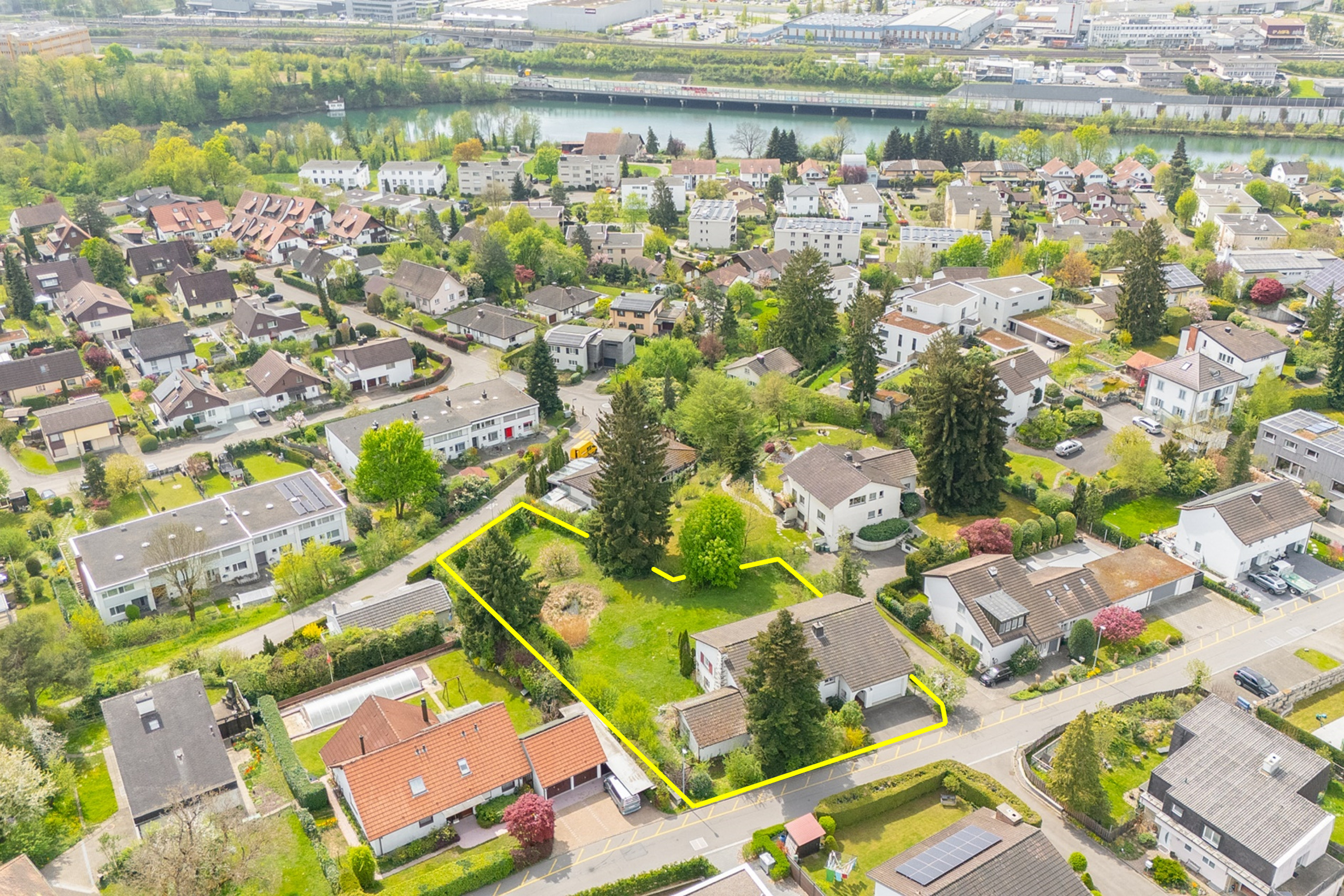 Luftaufnahme eines markierten Wohngrundstücks