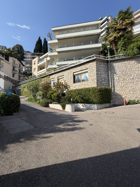 Wohnanlage mit moderner Terrassenarchitektur
