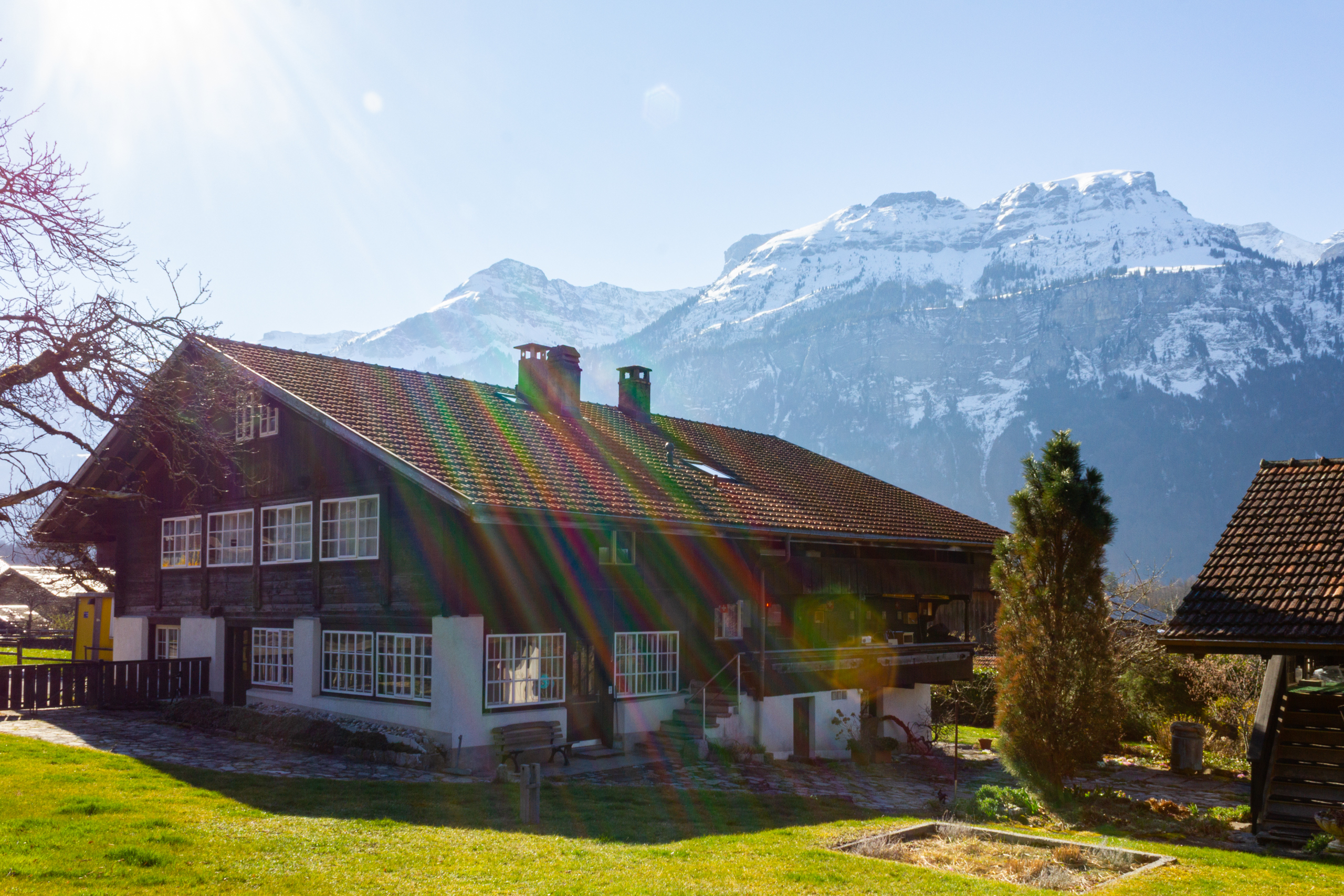 Alpenhaus mit Bergblick