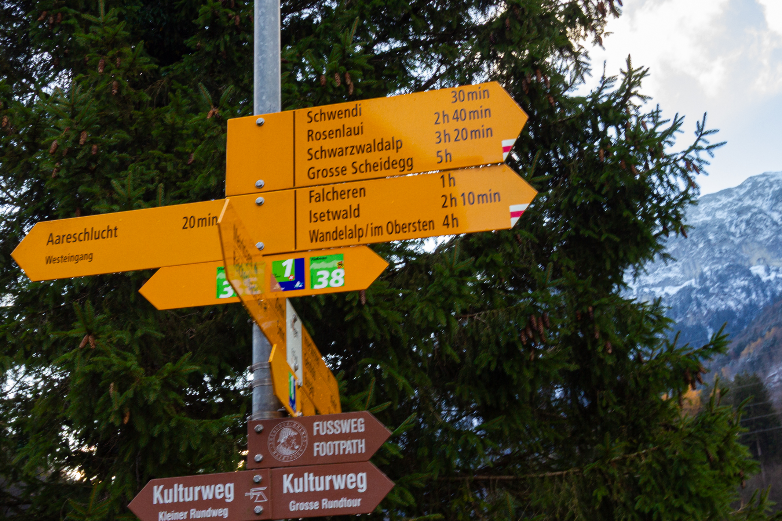Wegweiser im Gebirge
