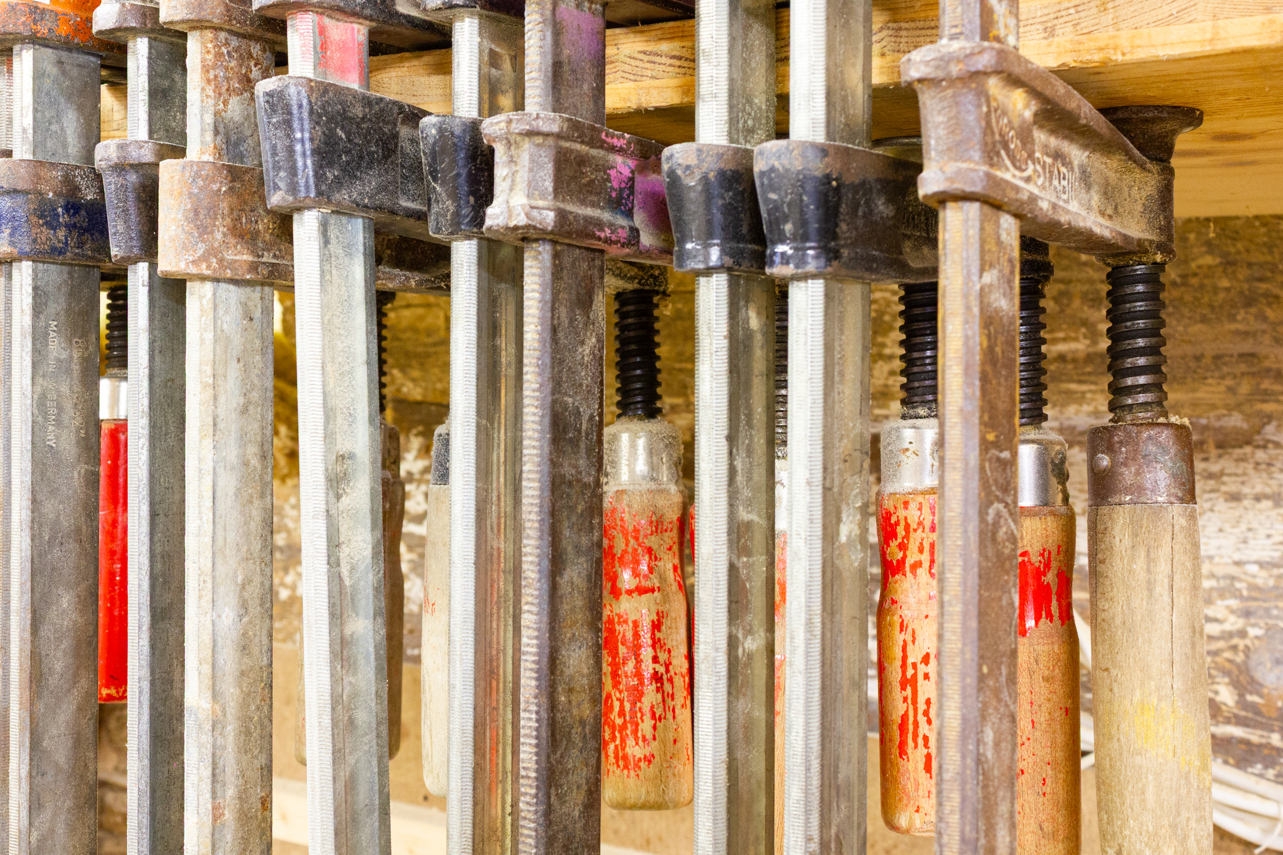 Klemmzangen und Metallspanner im Detail