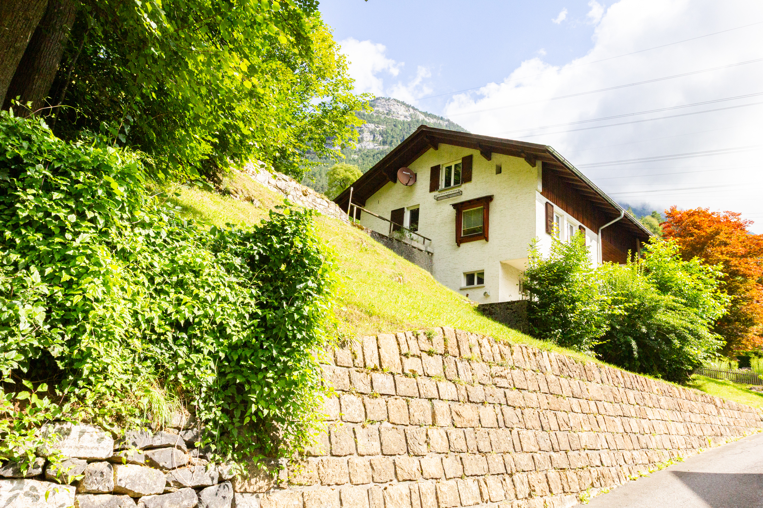Berghaus mit Hanglage und Garten