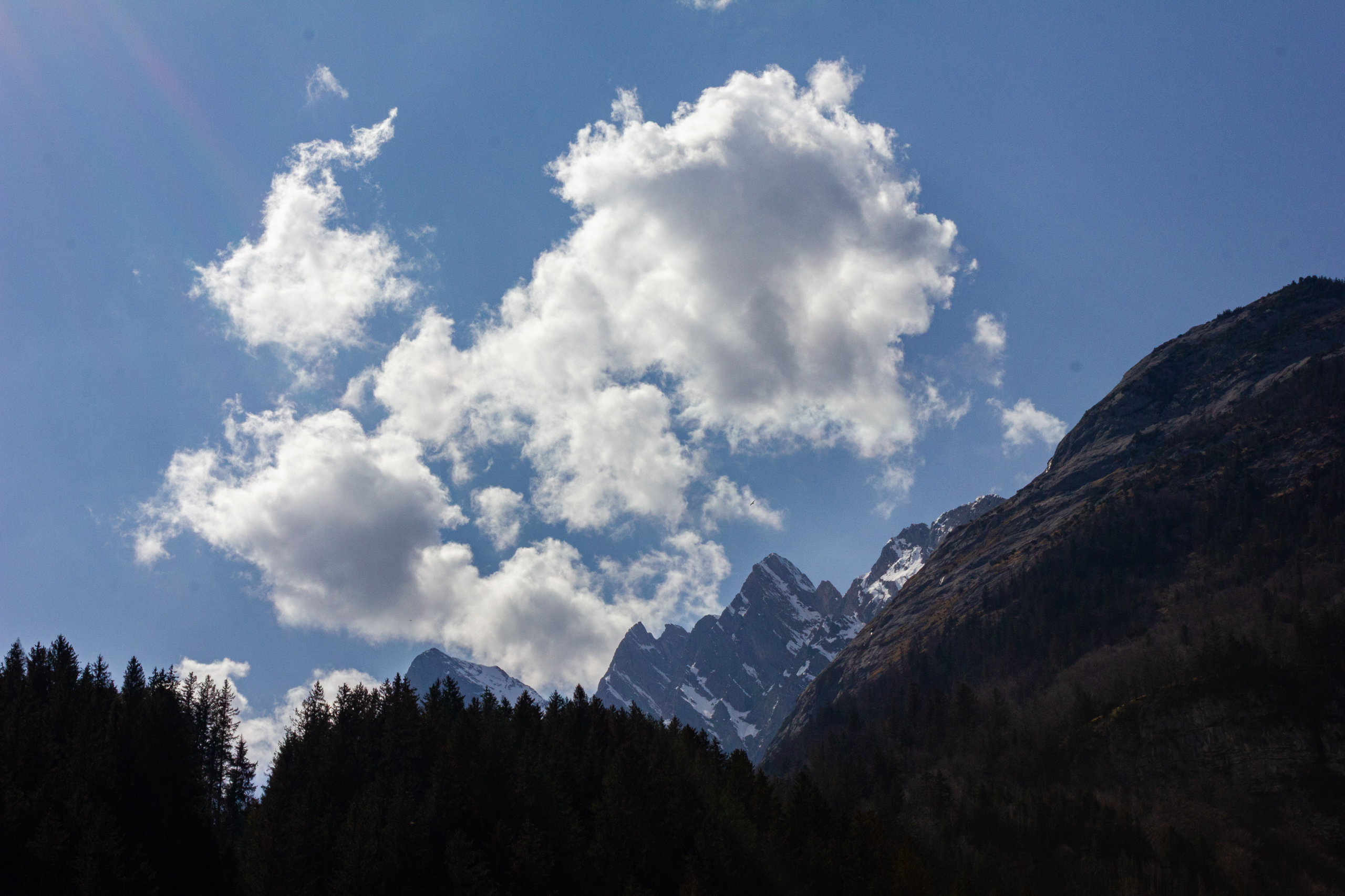Berglandschaft mit Wolken