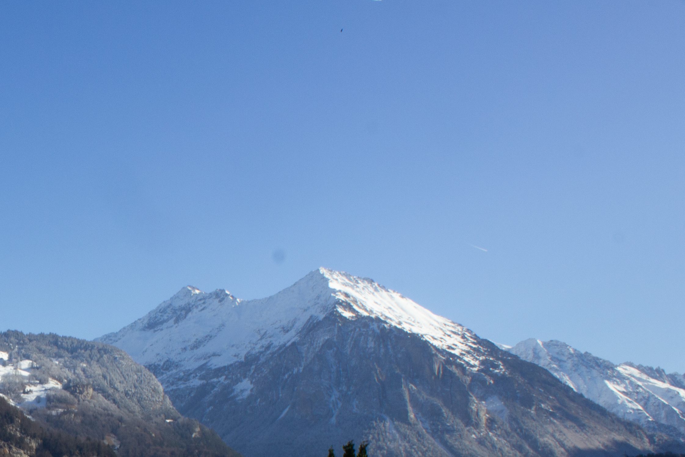 Bergpanorama mit Schneegipfeln