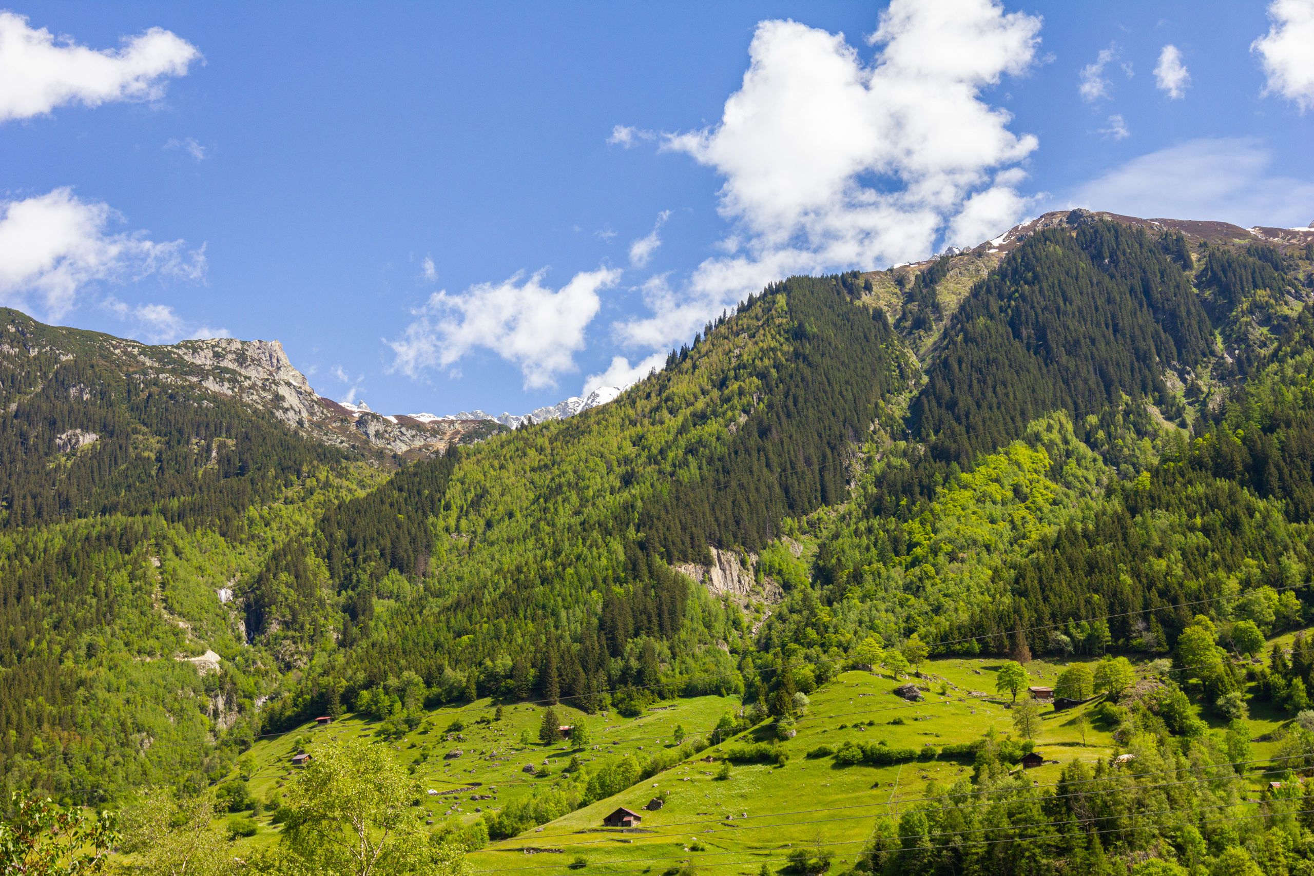 Alpenlandschaft mit Bergen und Tal