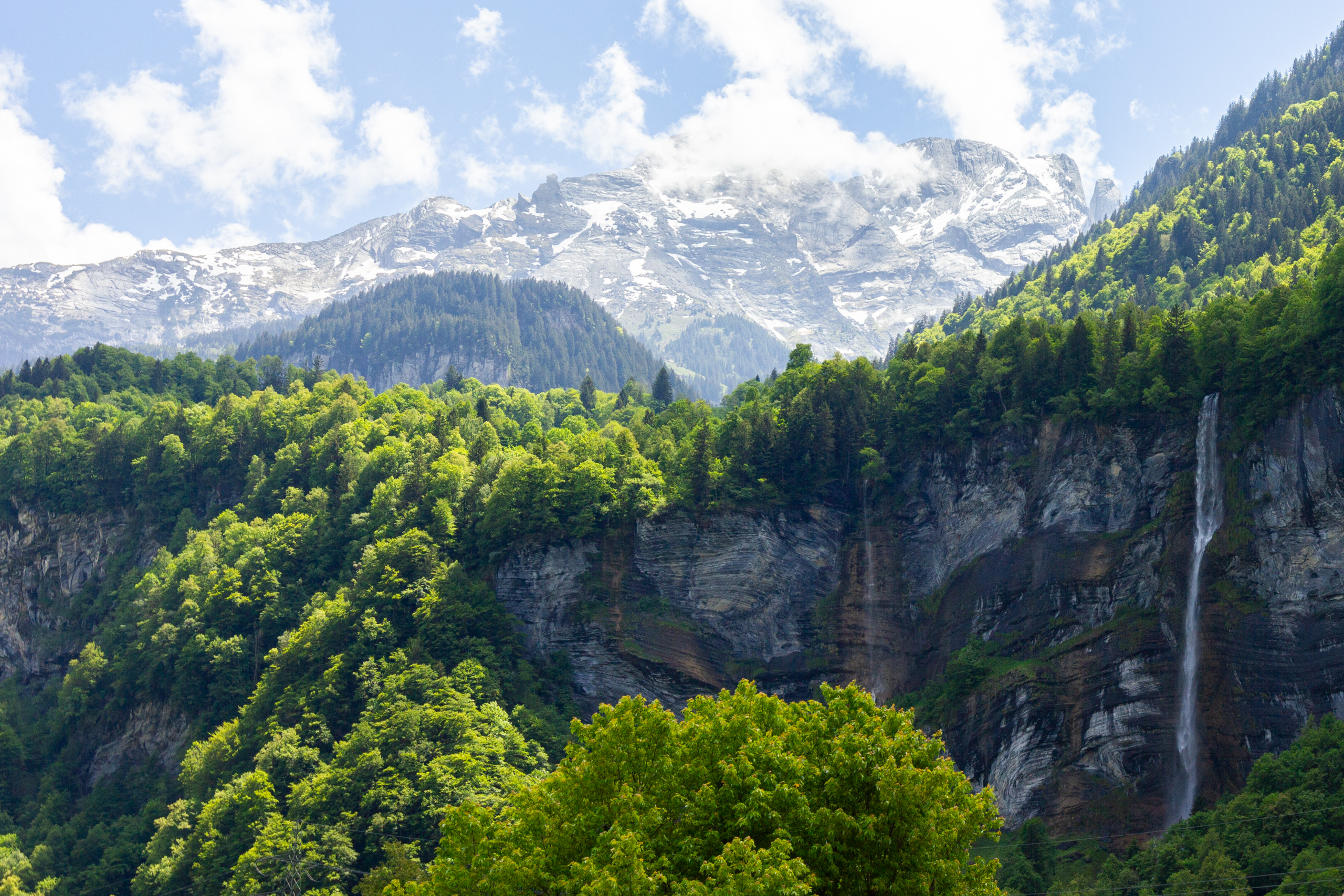 Berglandschaft mit Wasserfall