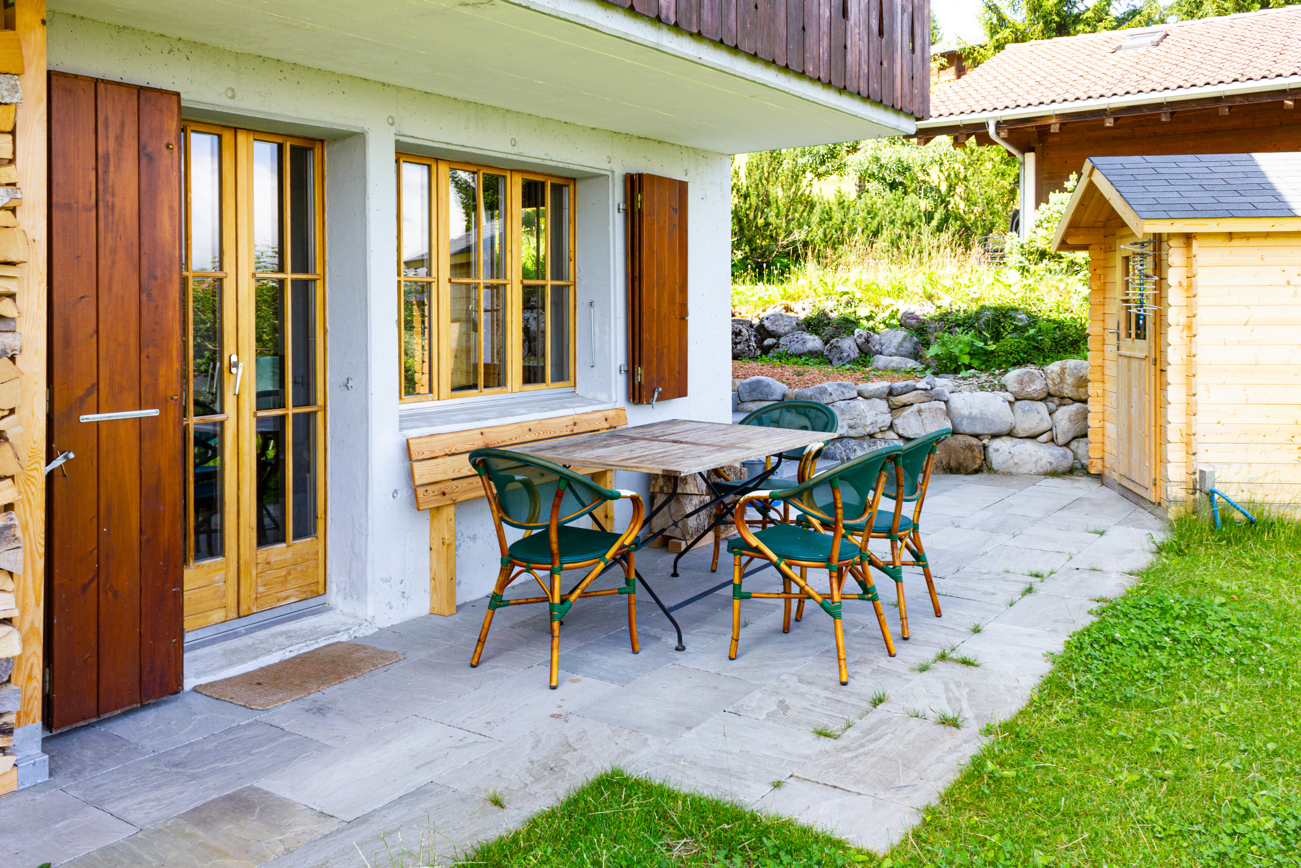 Außen-Terrasse mit Sitzgruppe