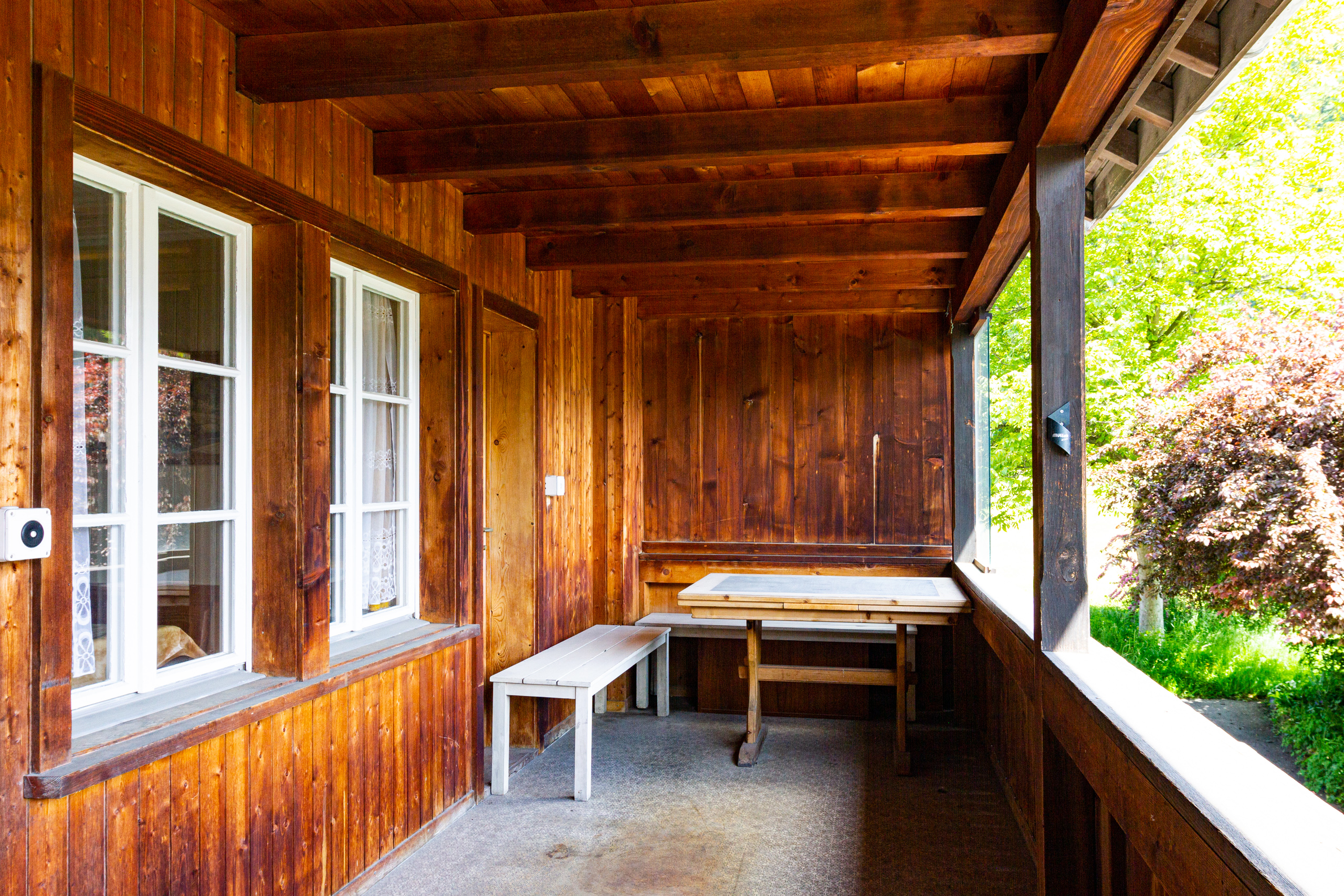 Überdachte Holzveranda