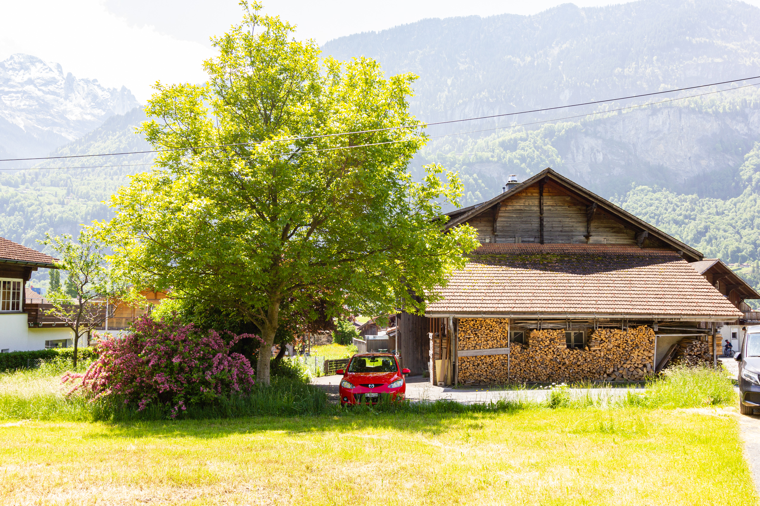 Ländliches Anwesen mit Bergkulisse