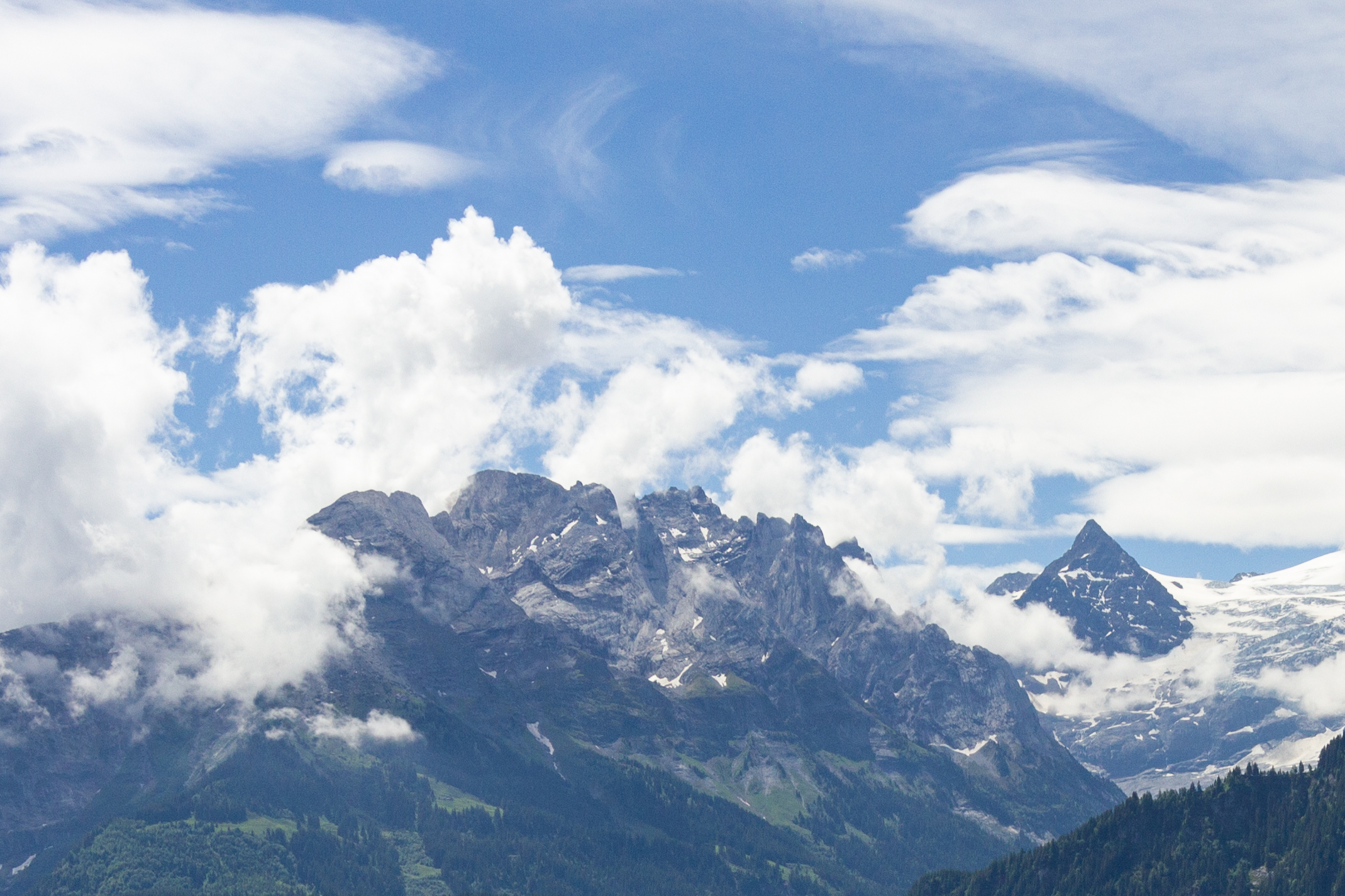 Bergpanorama mit Wolken