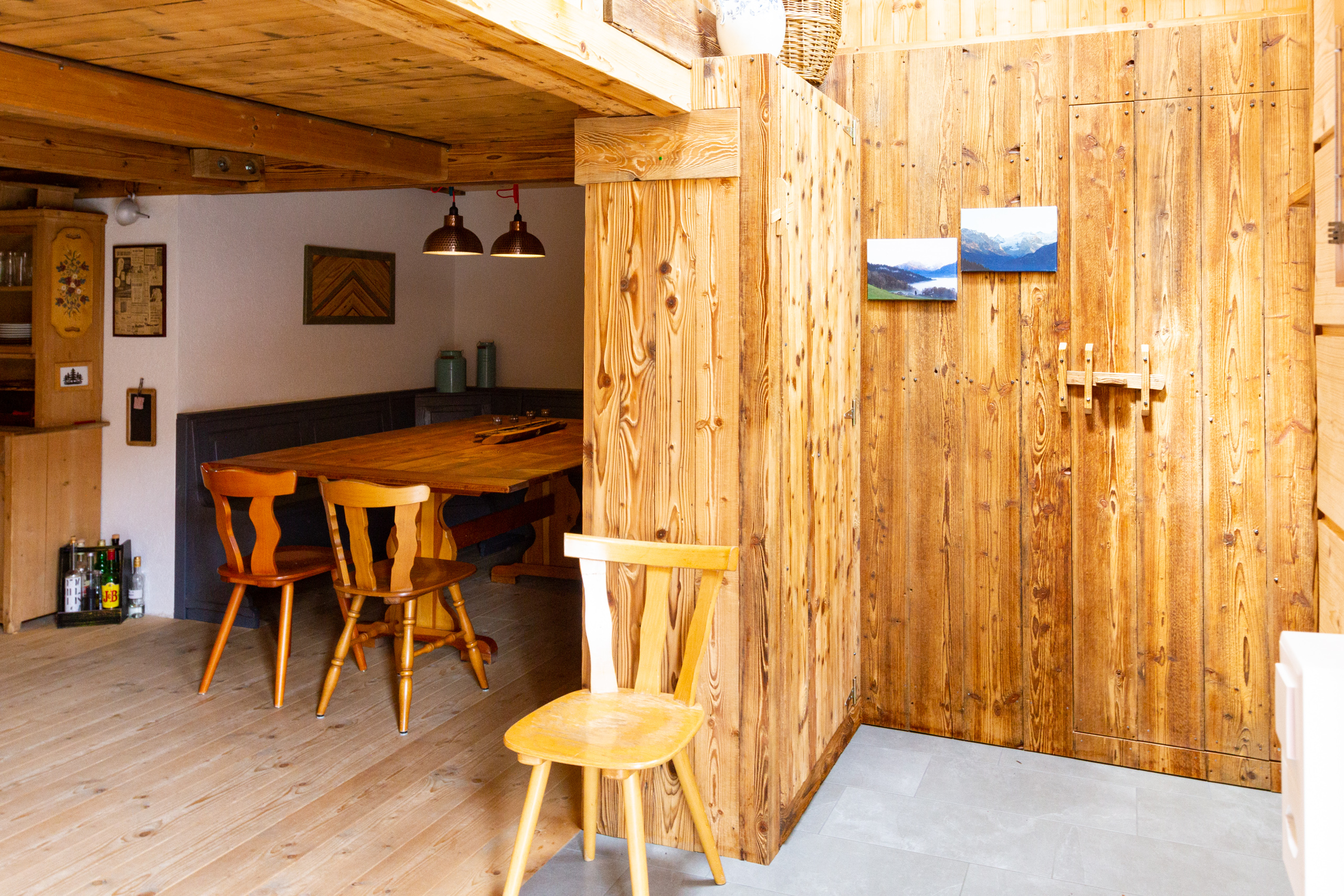 Rustikaler Essbereich mit viel Holz
