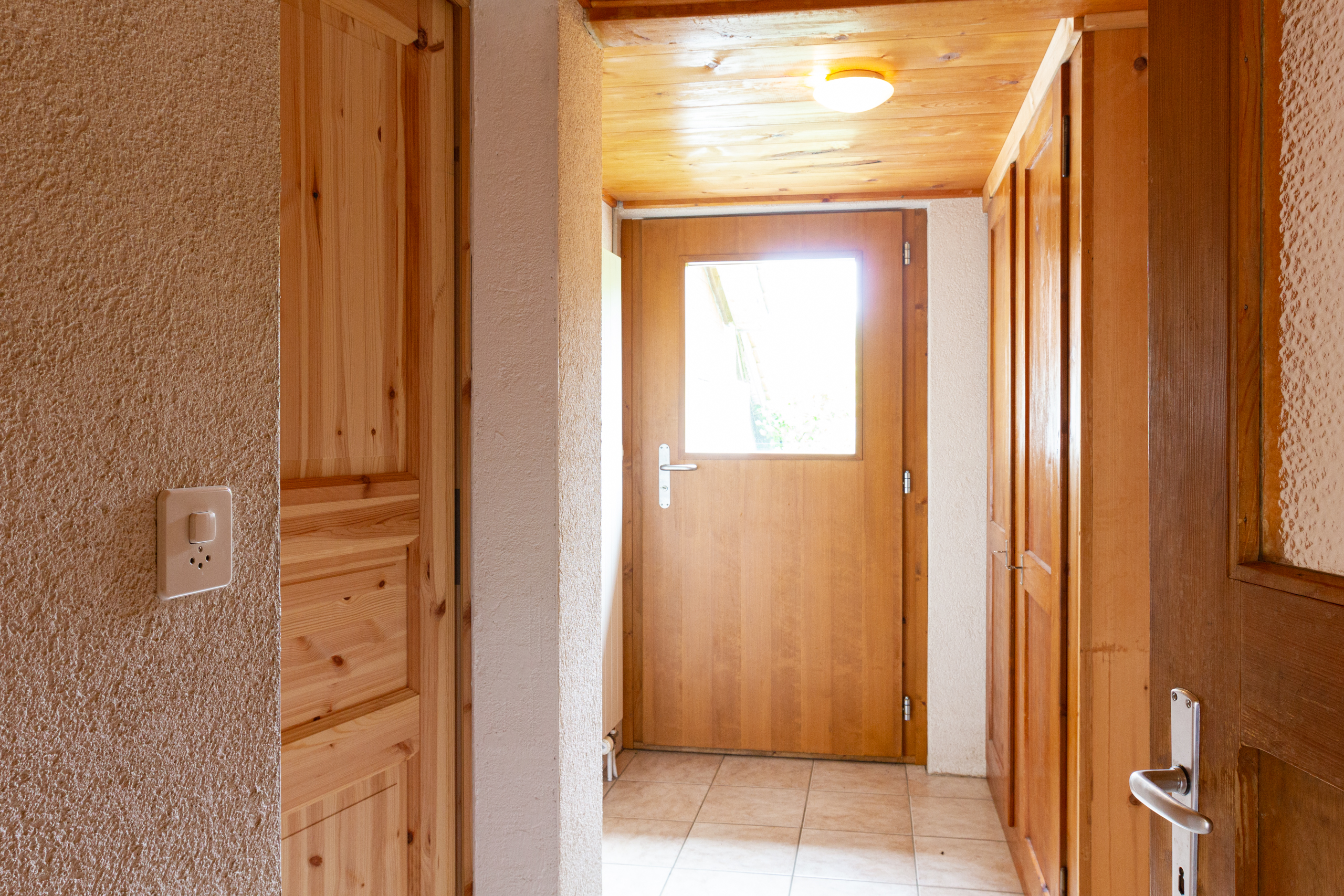 Holzgetäfelter Eingangsbereich