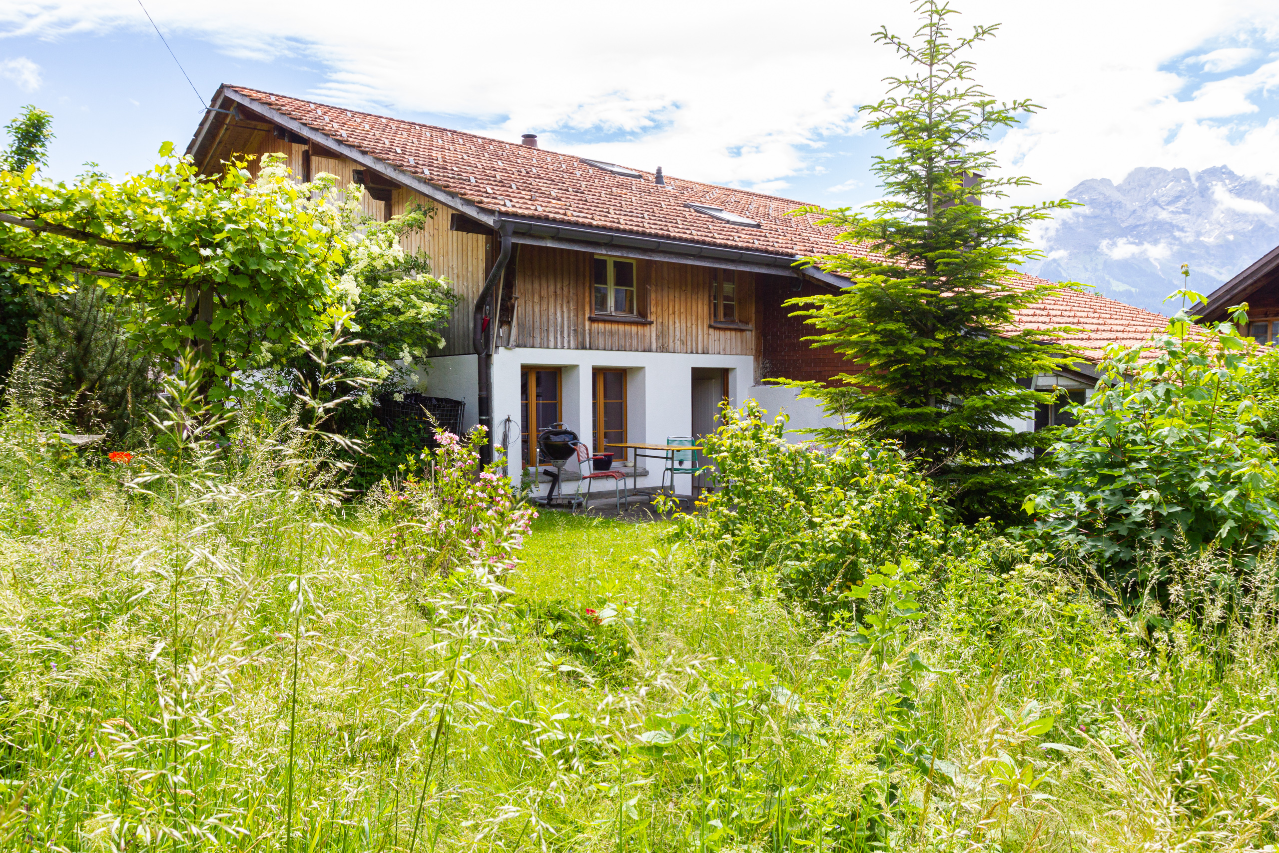 Alpenhaus mit Garten