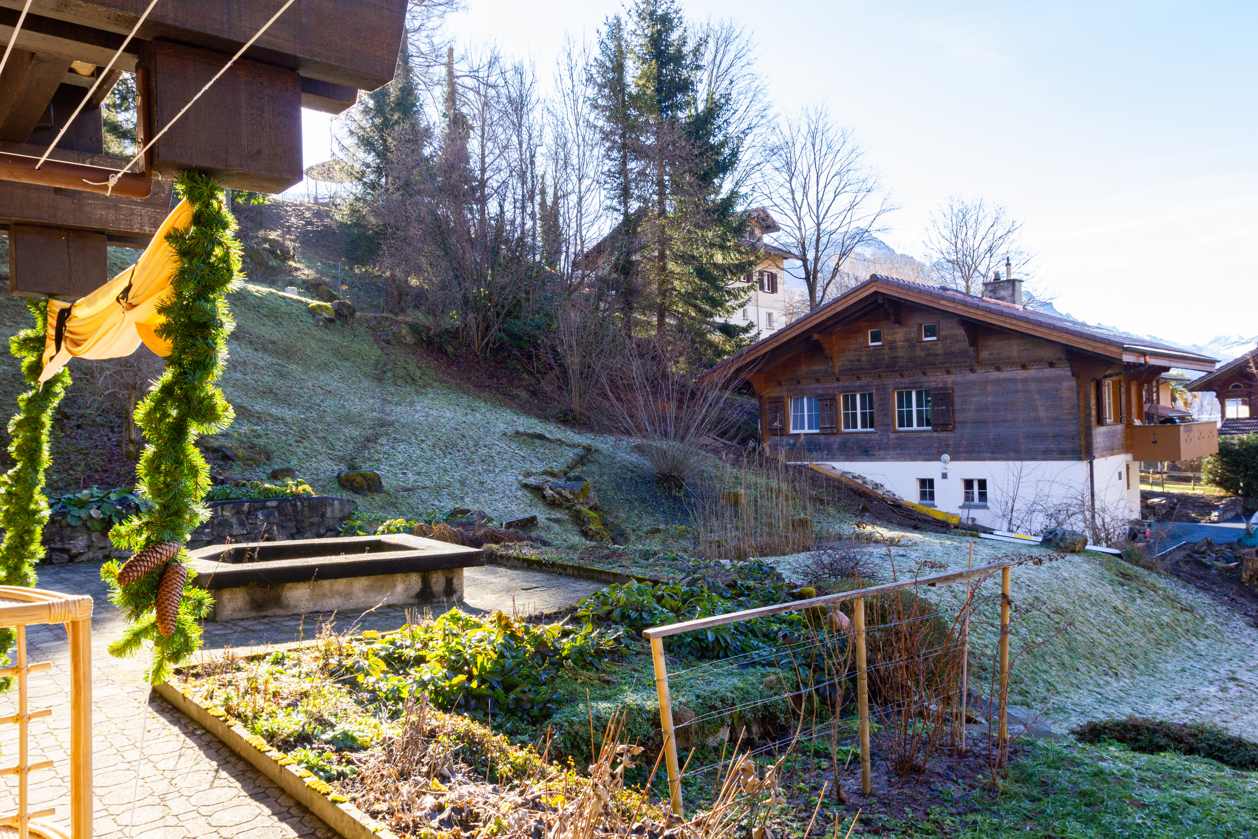 Alpen-Chalet mit Gartenhang und Terrasse