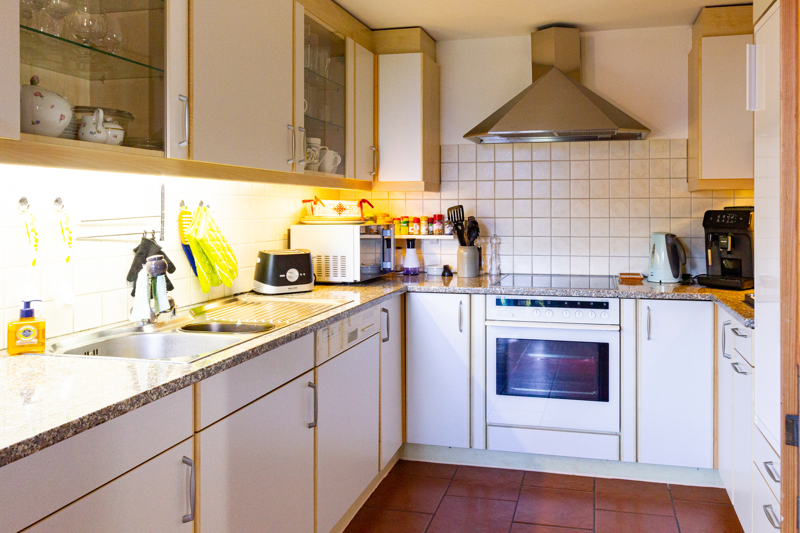 Moderne Einbauküche in L-Form