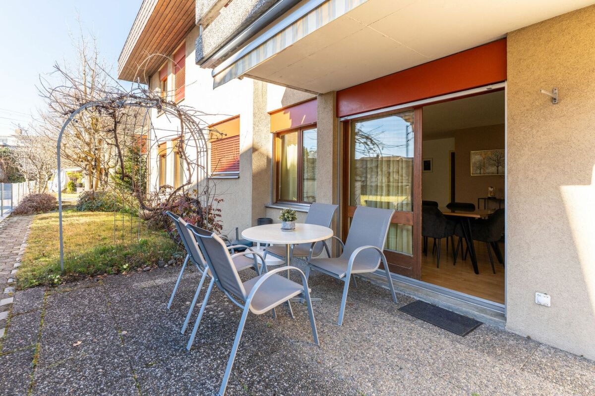 Terrasse vor einem Wohnhaus
