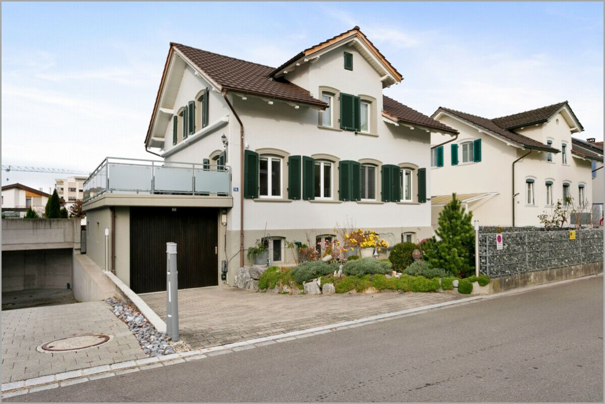 Freistehendes Wohnhaus mit Garage