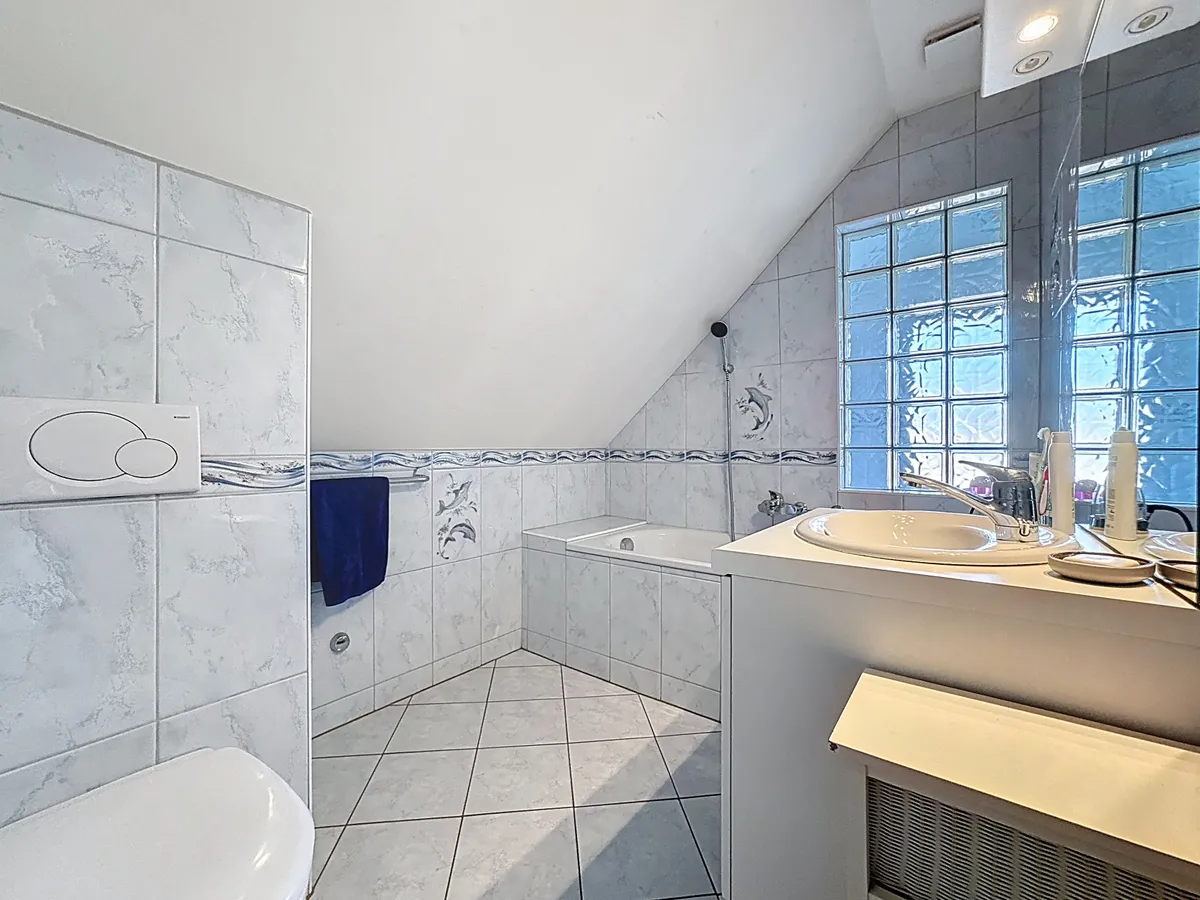 Badezimmer mit Dachschräge