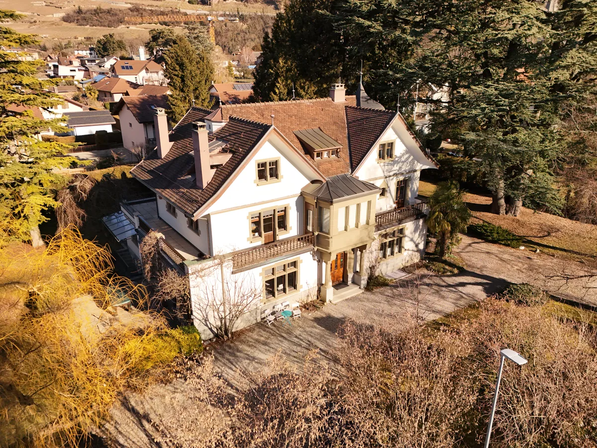 Historische Villa in Hanglage