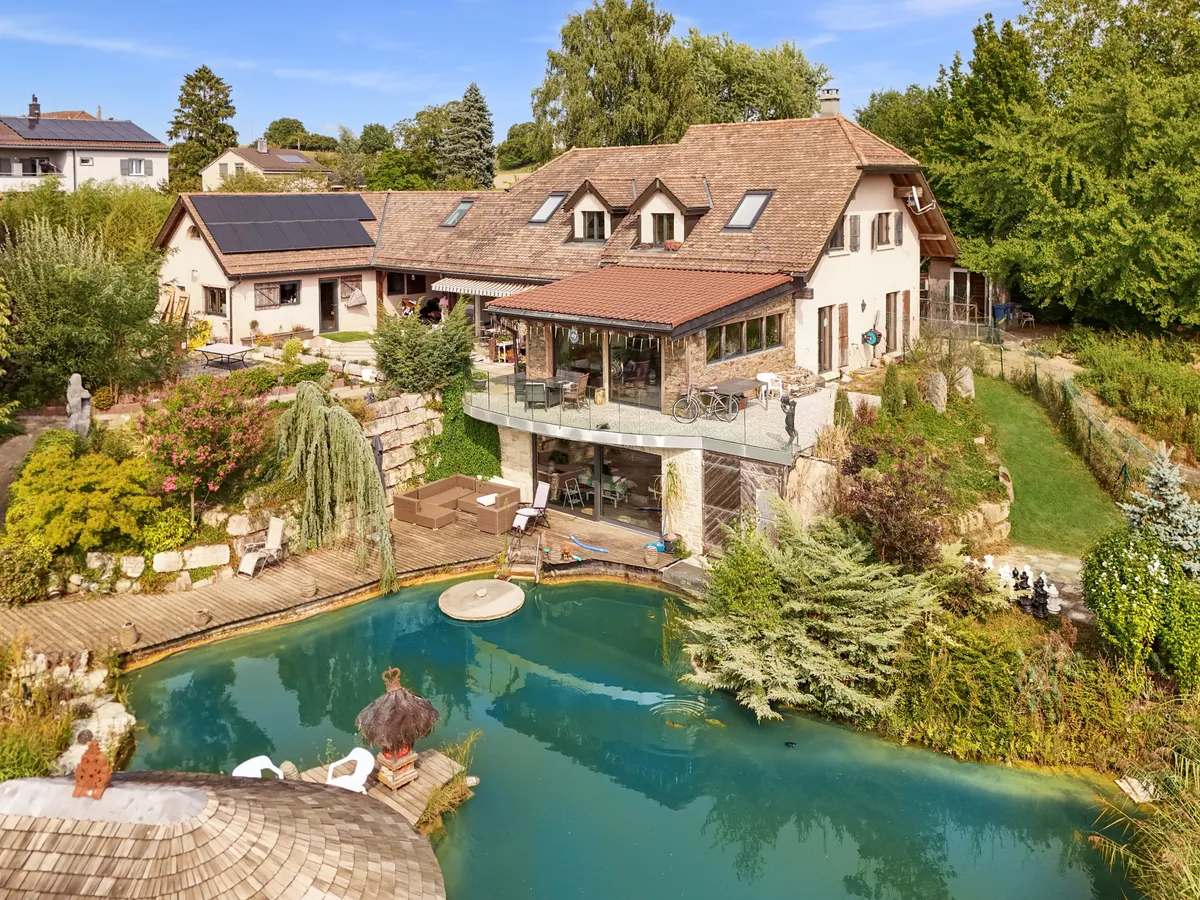 Anwesen mit Pool und großzügigem Garten