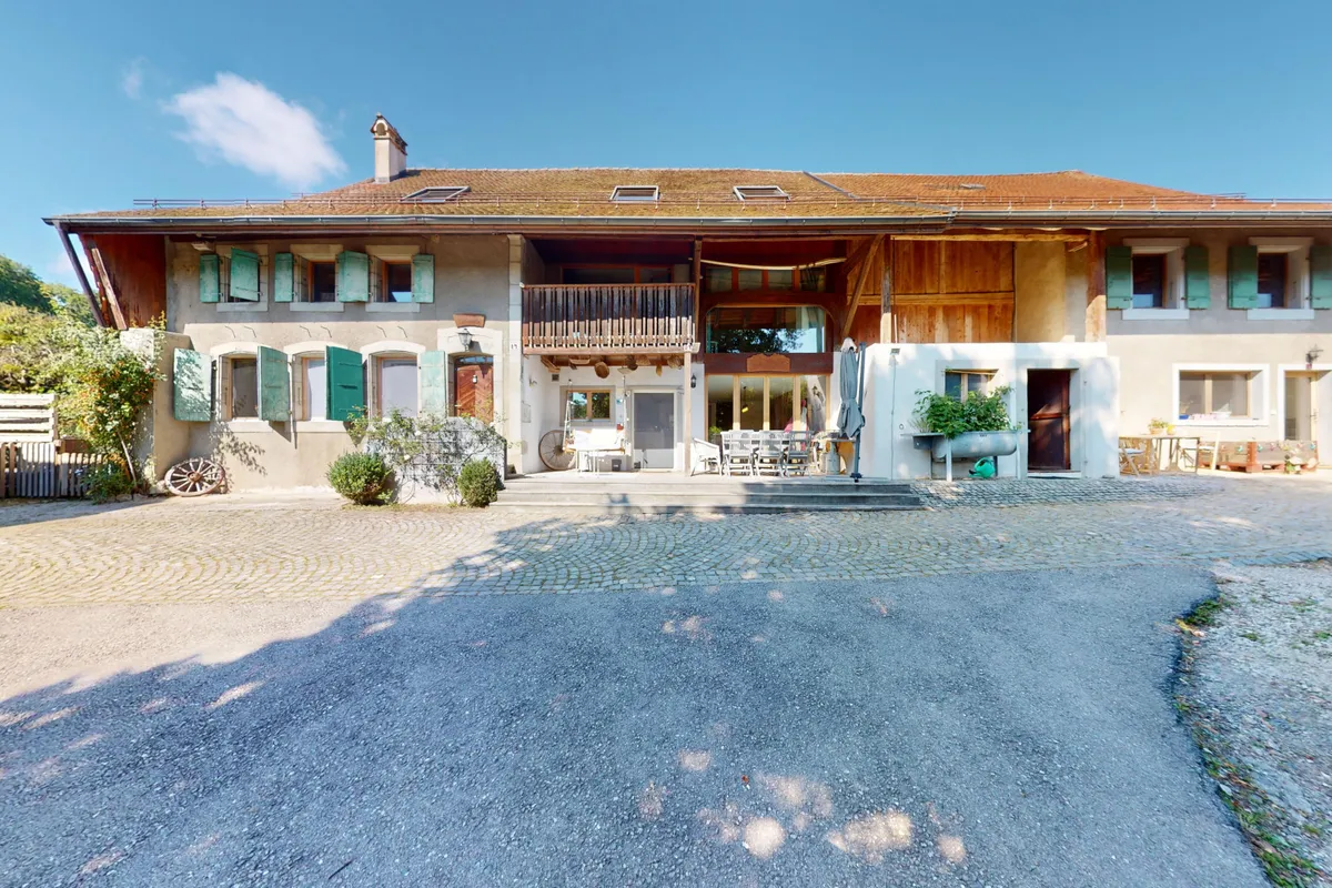 Landhaus mit Hofansicht