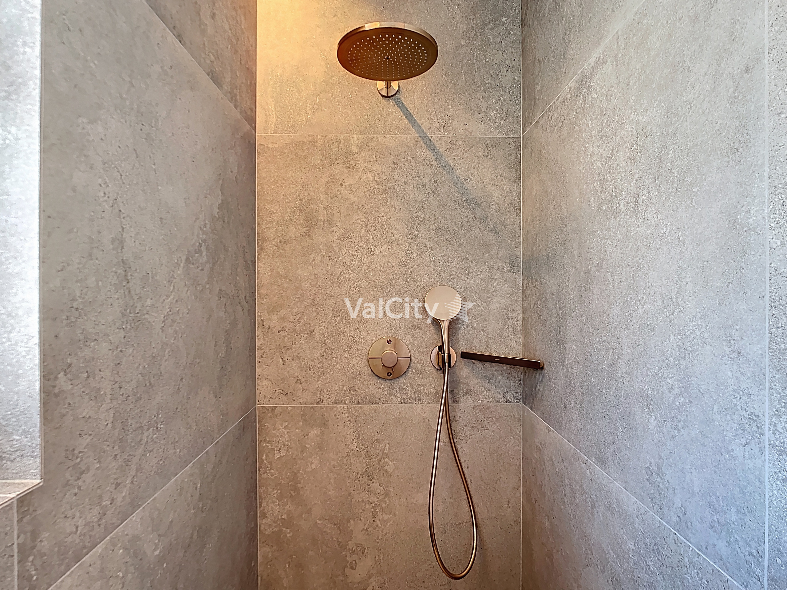 Moderne begehbare Dusche