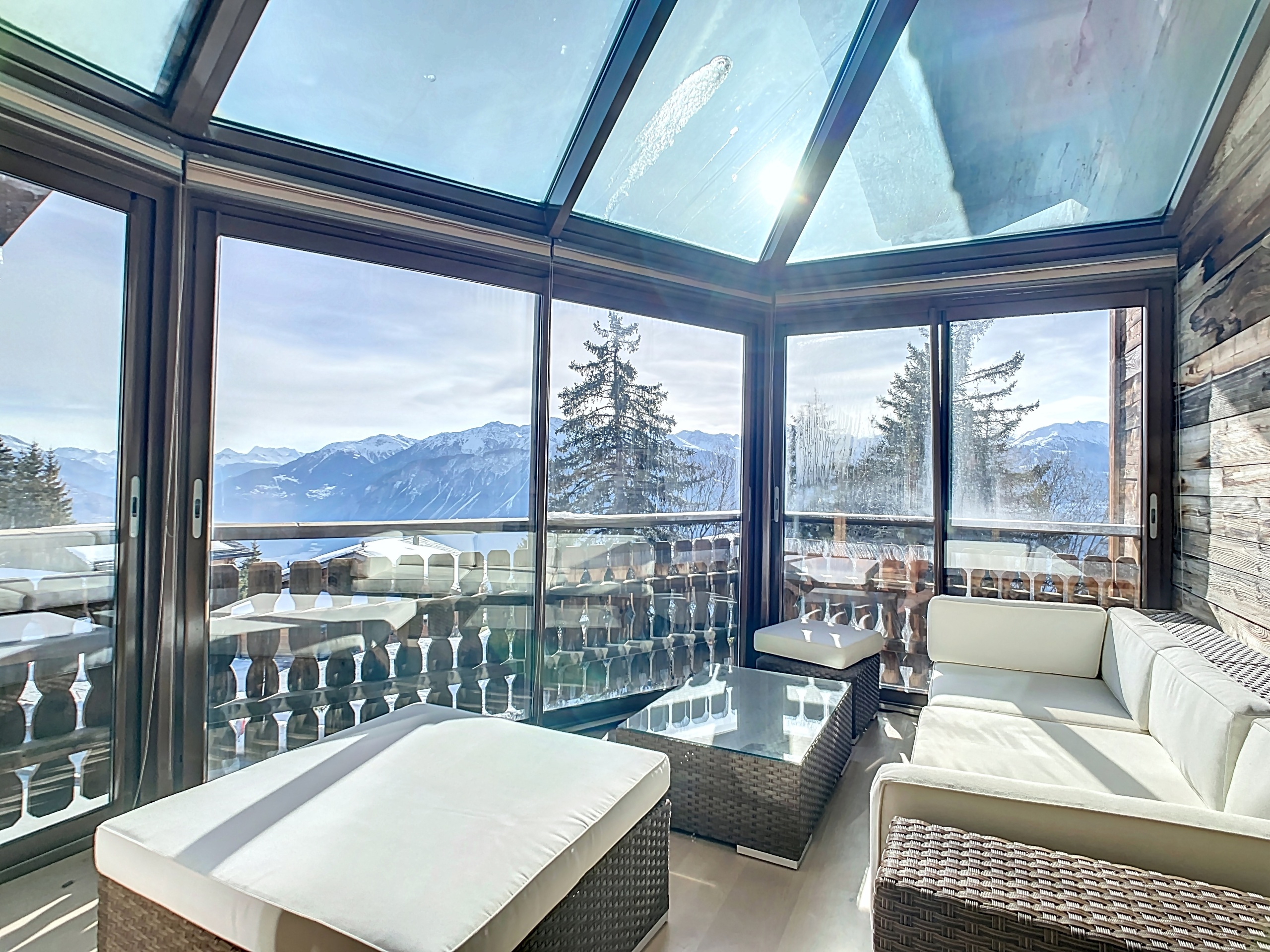 Wintergarten mit Bergblick