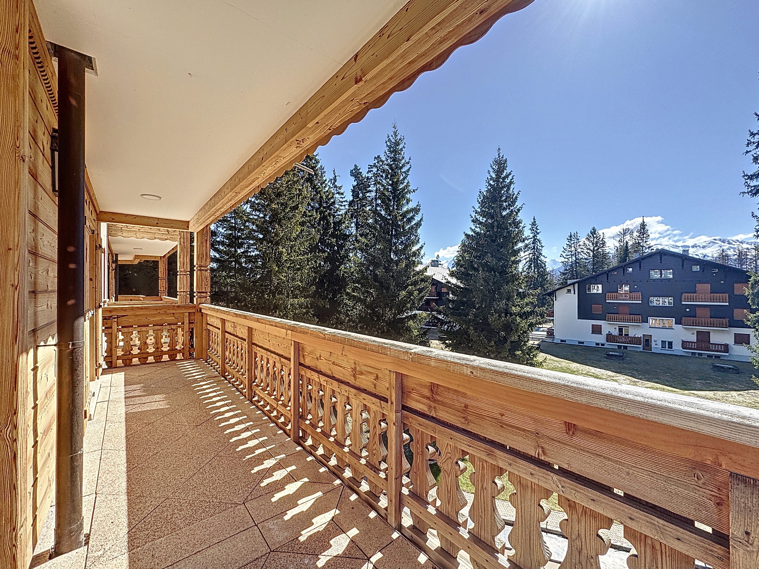 Balkon mit Bergblick