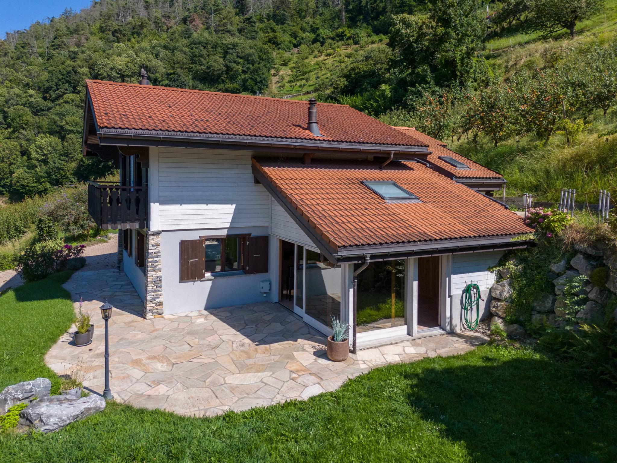 Landhausartige Villa im Grünen