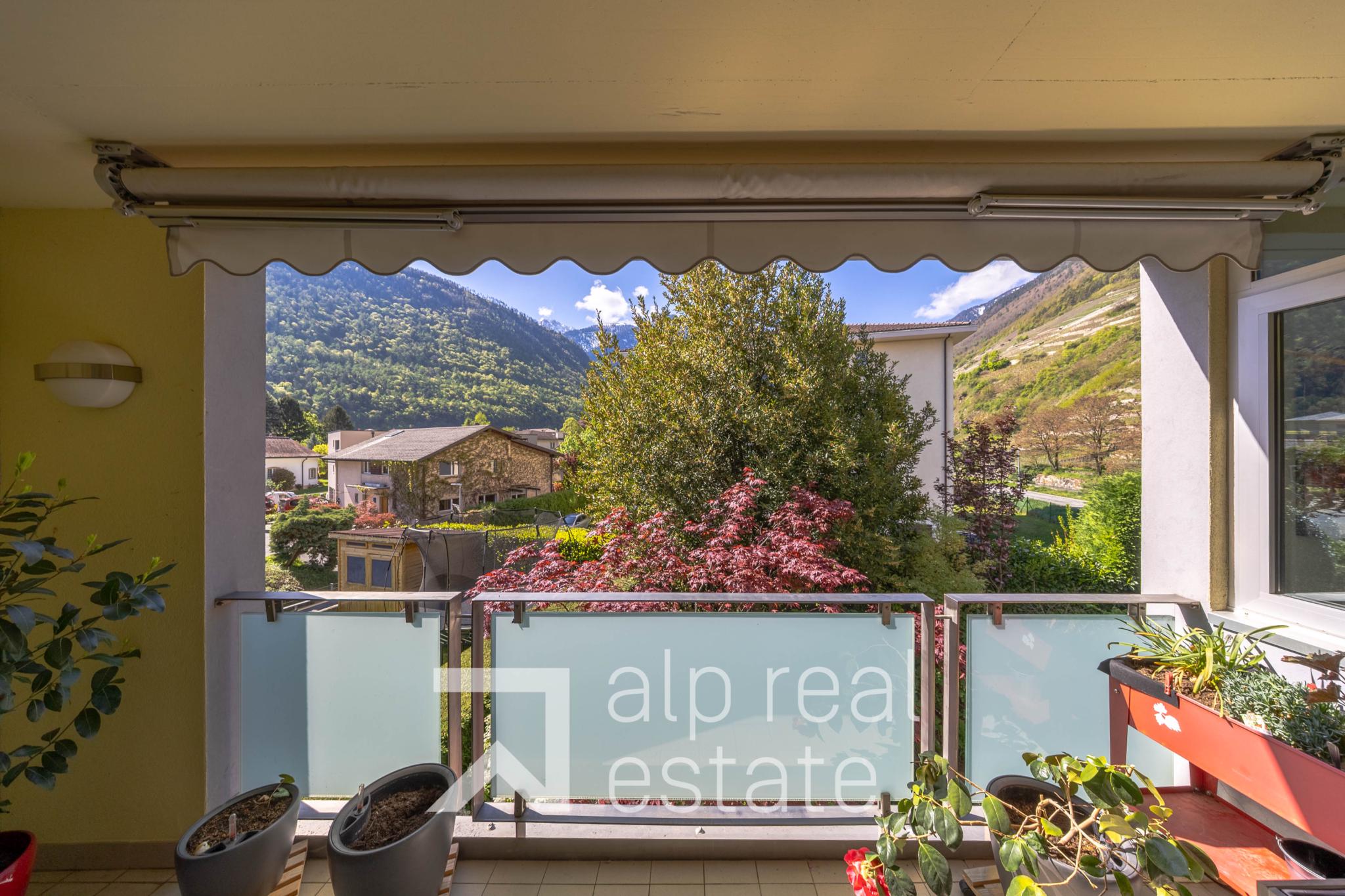 Balkon mit Bergblick