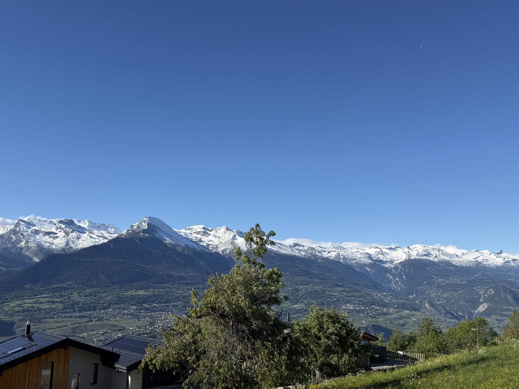 Bergpanorama mit Talblick