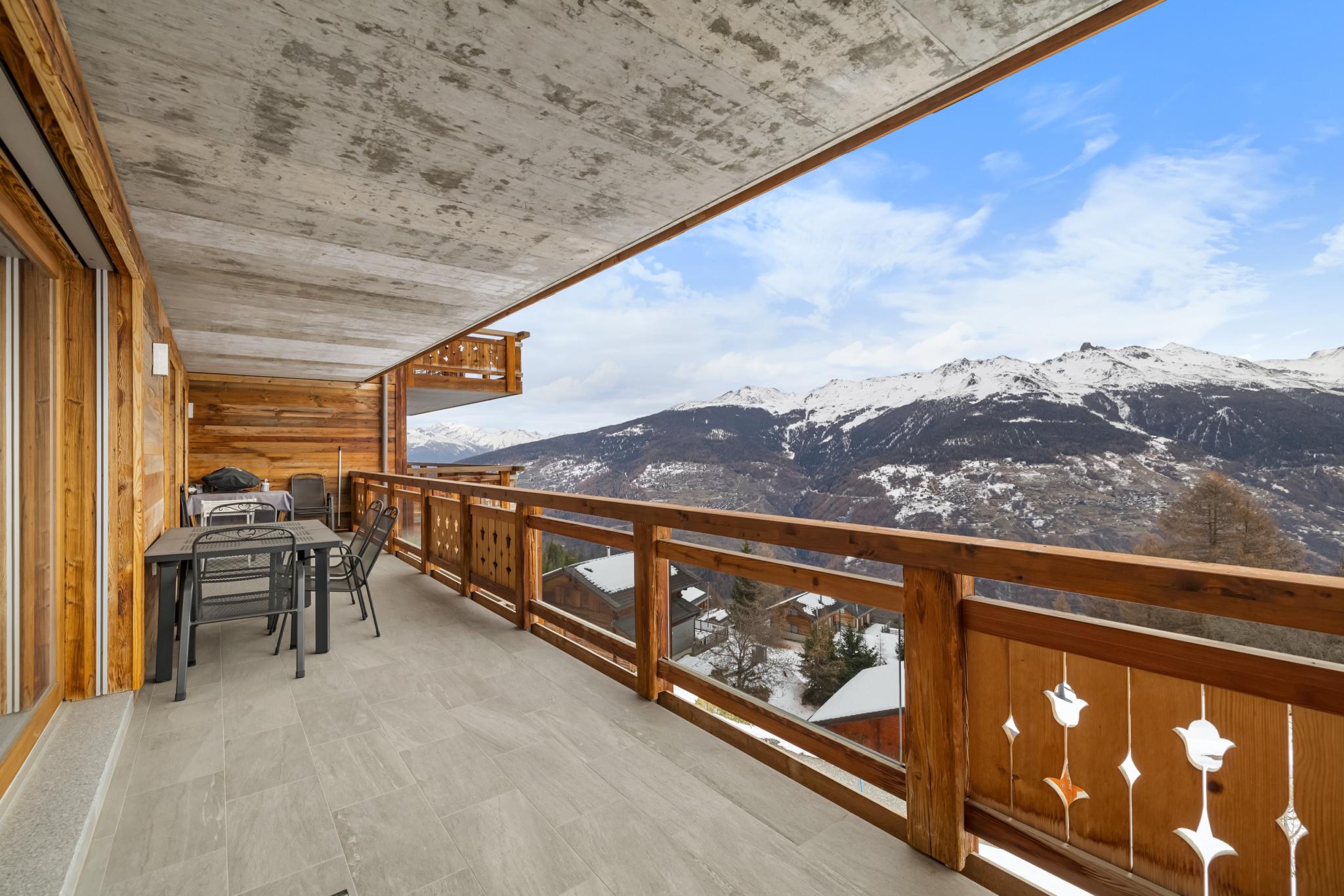 Balkon mit Bergblick