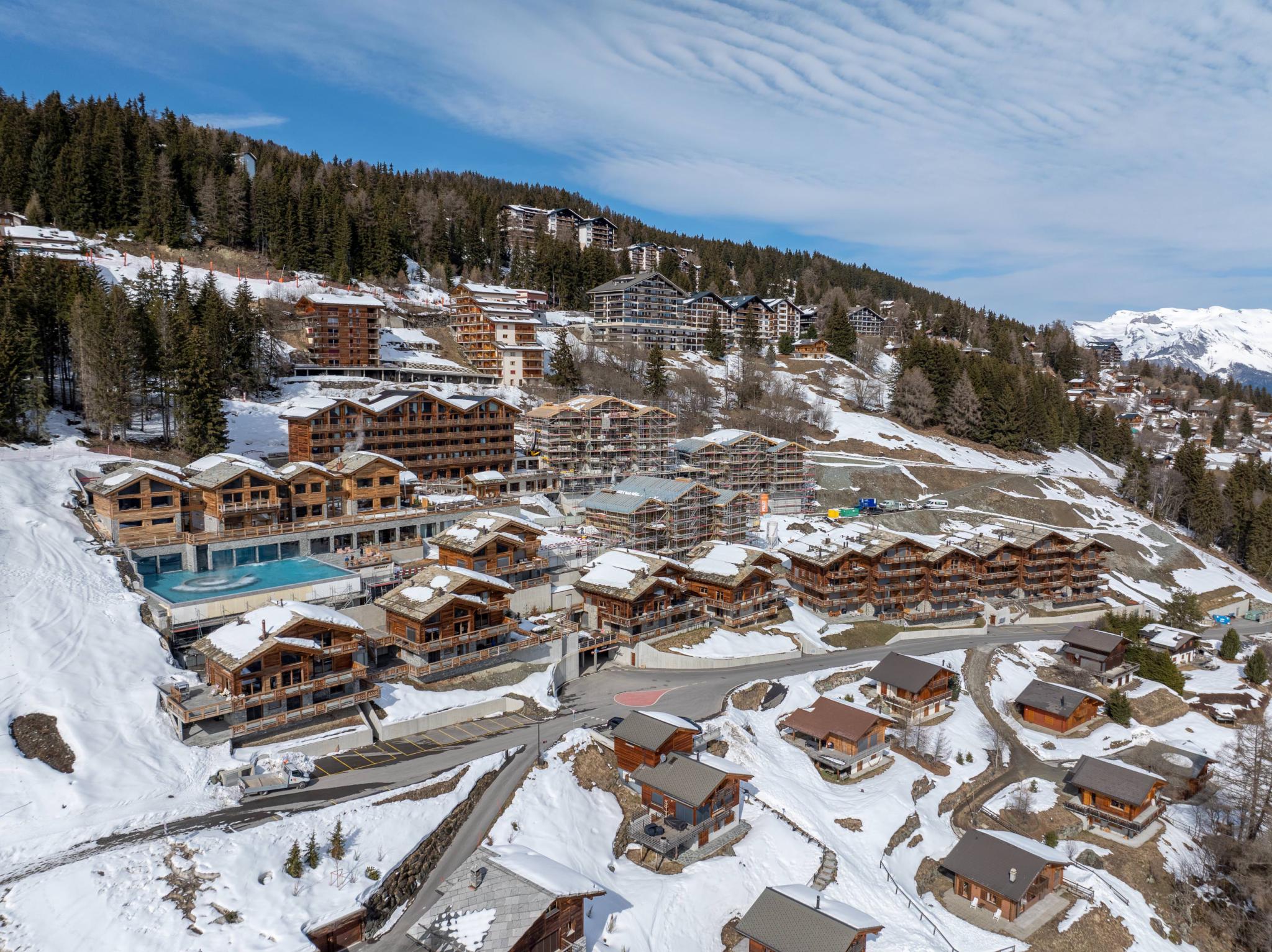 Alpine Ferienresort im Schnee