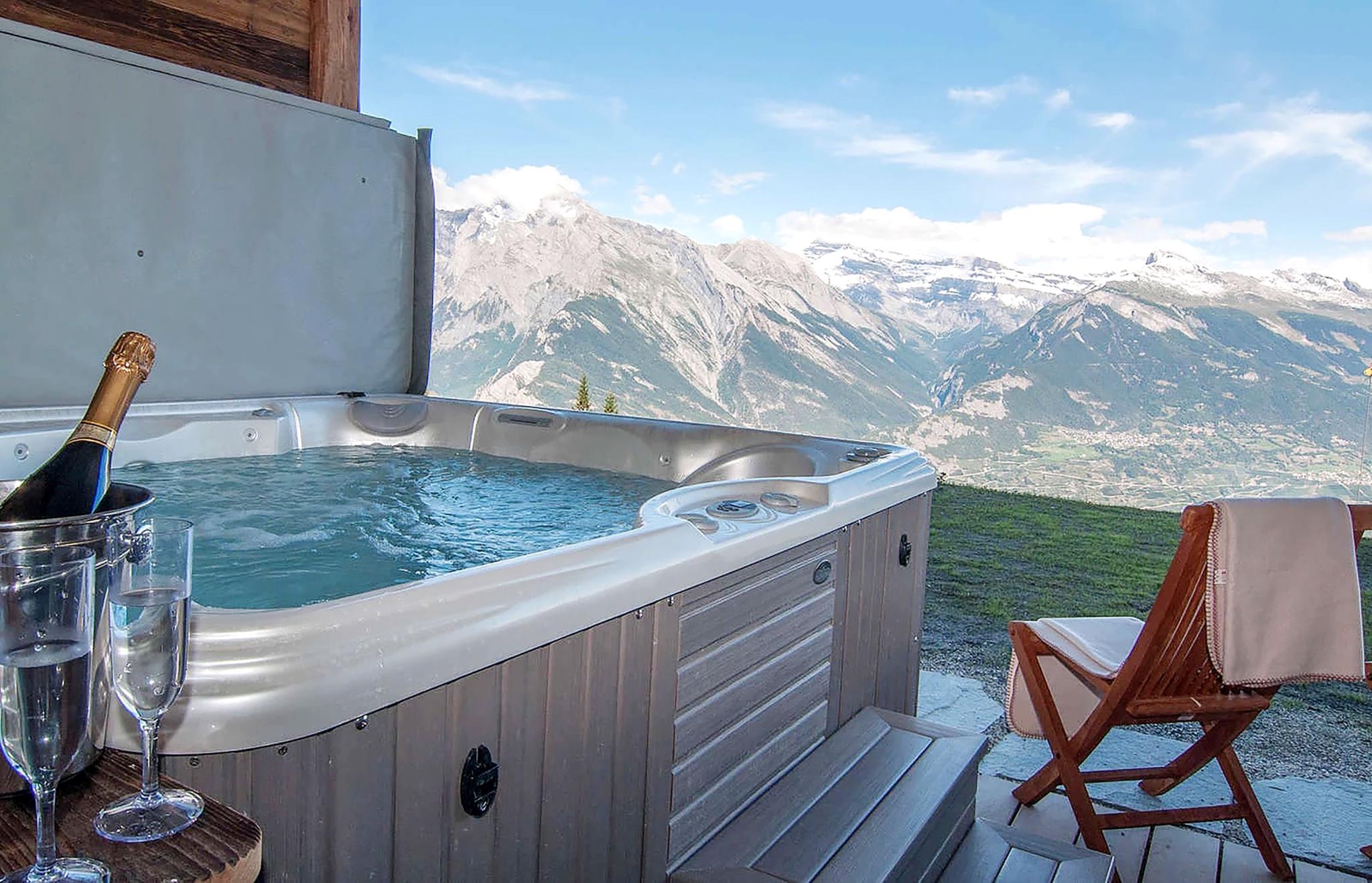 Whirlpool mit Bergpanorama