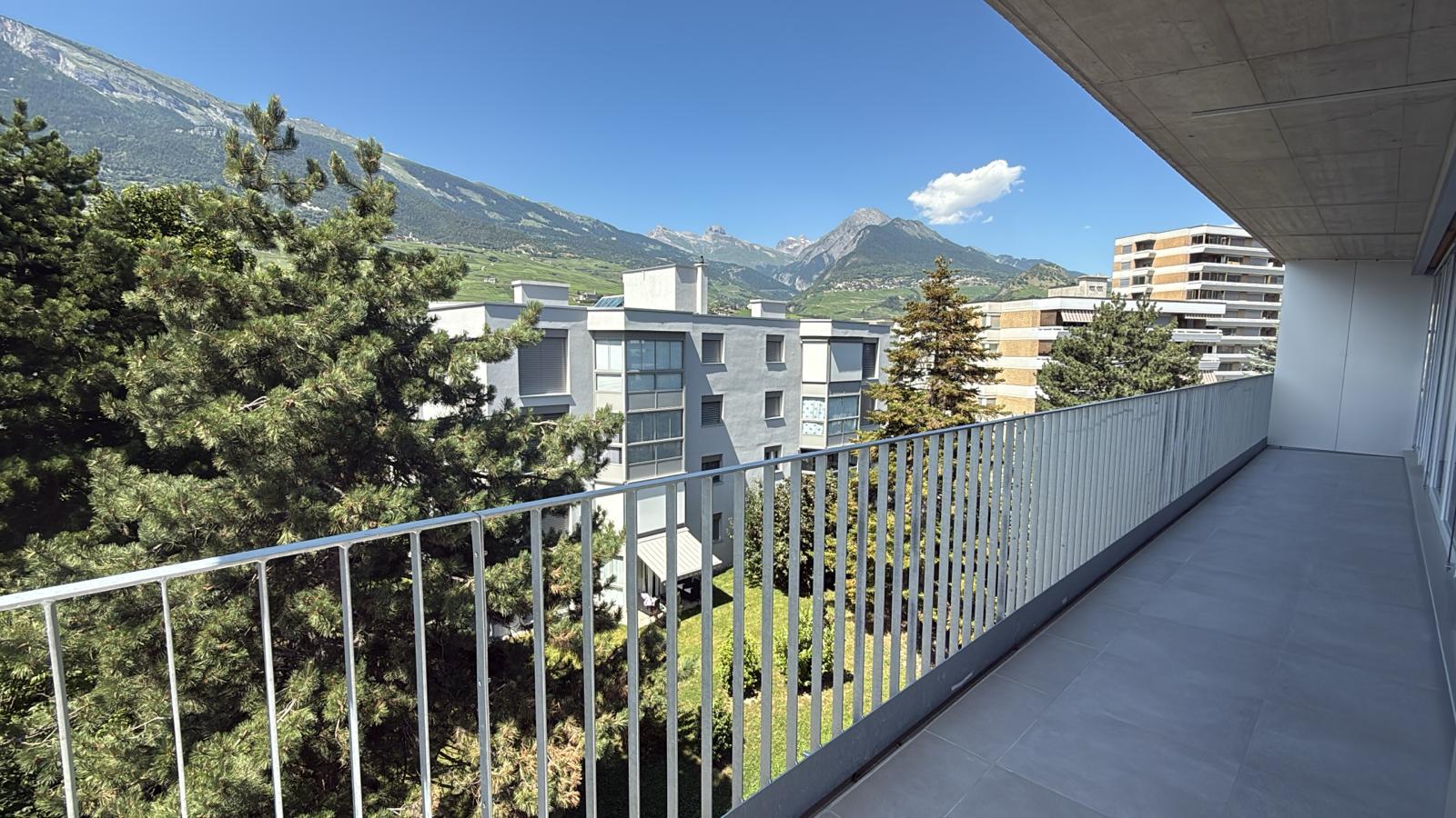 Balkon mit Bergblick