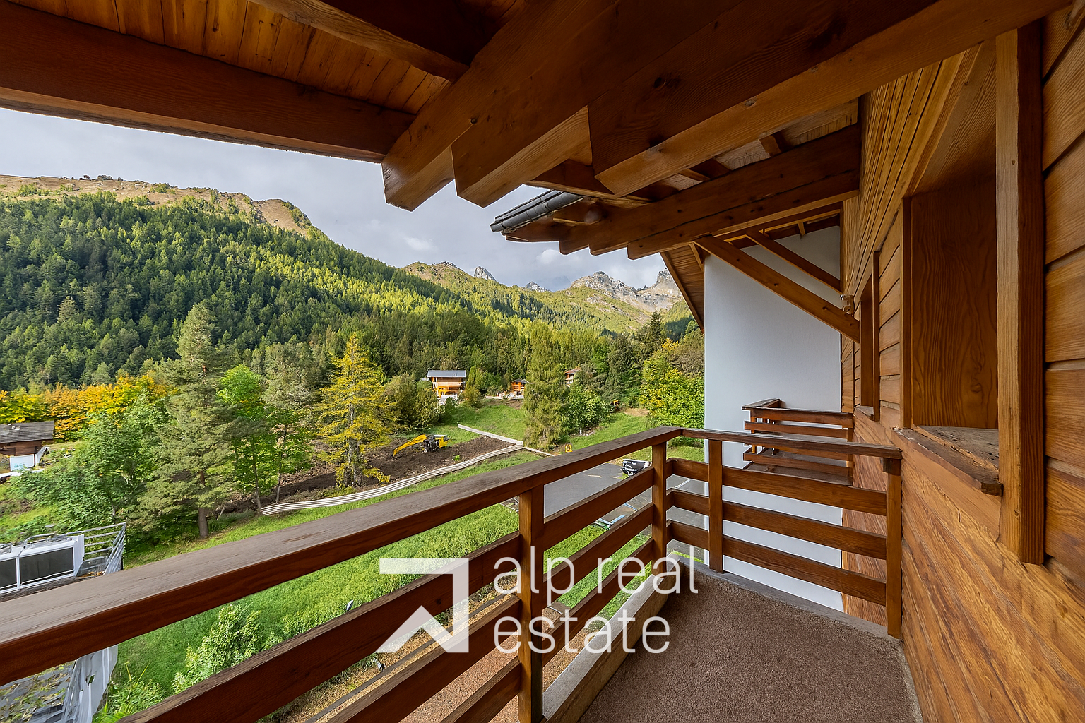 Balkon mit Bergblick