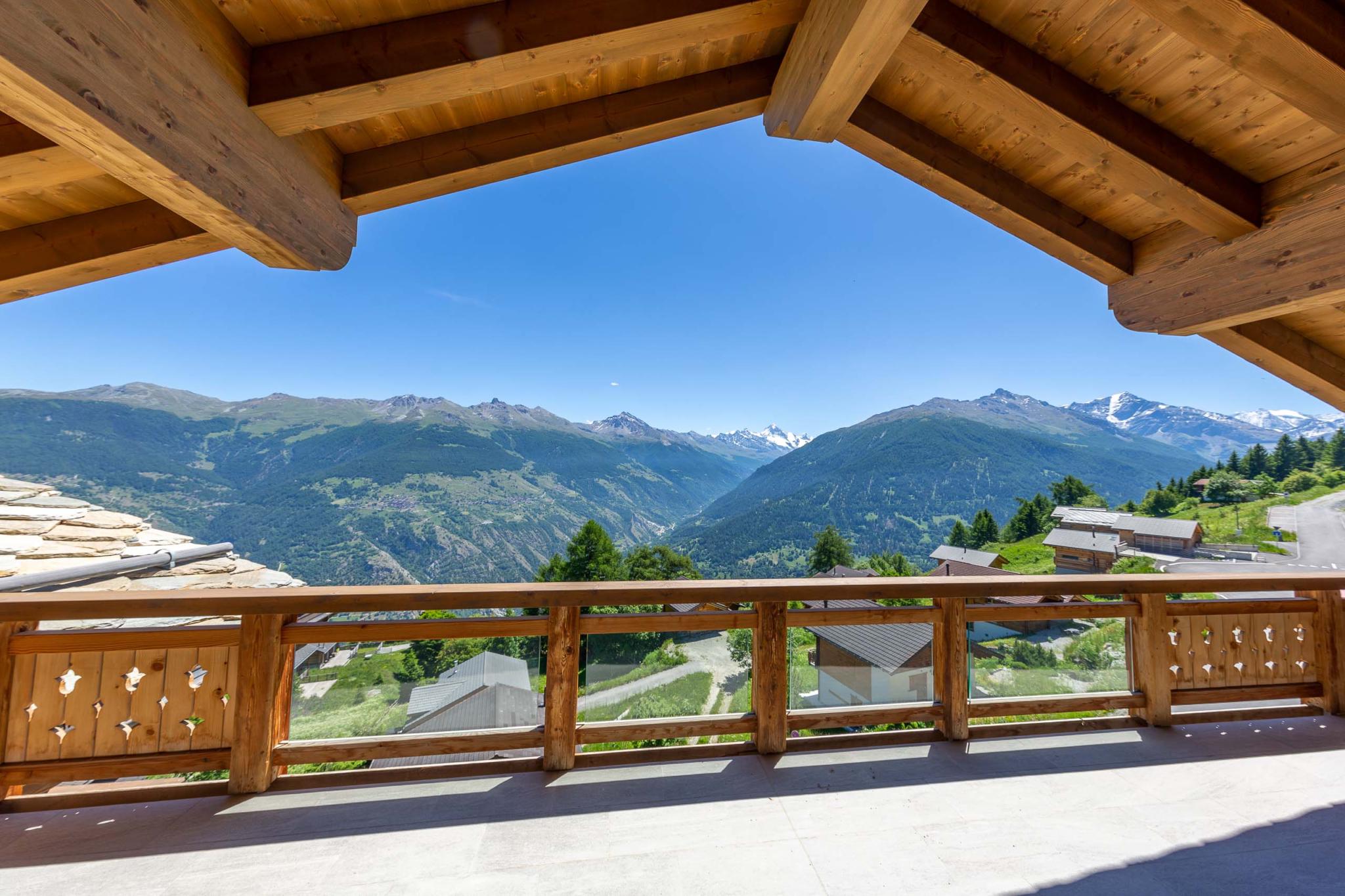 Balkon mit Alpenpanorama