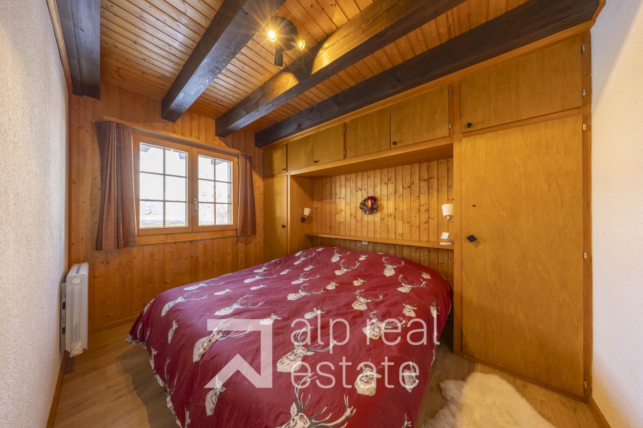Gemütliches Schlafzimmer mit viel Holz