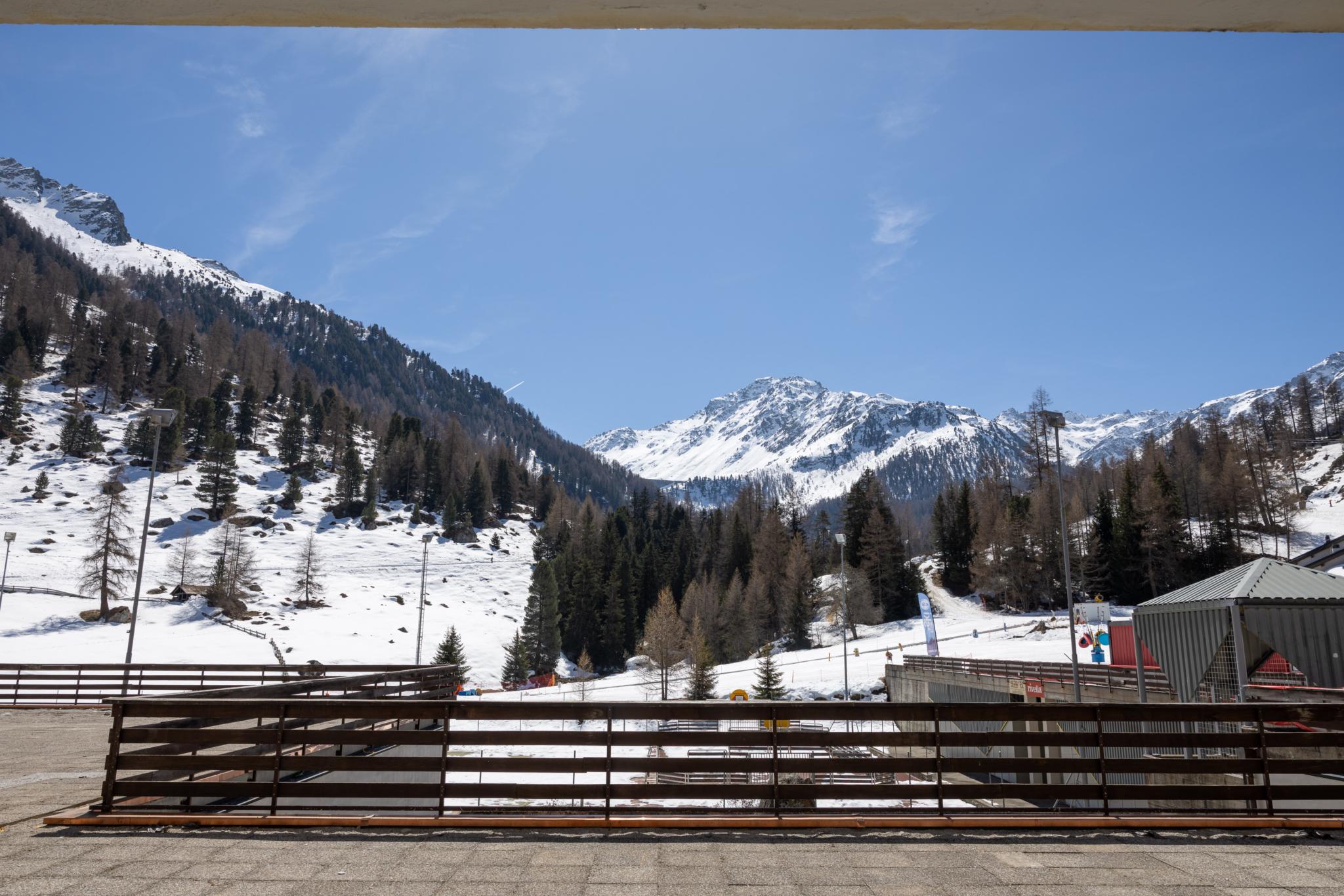 Alpenpanorama mit Schneebergen