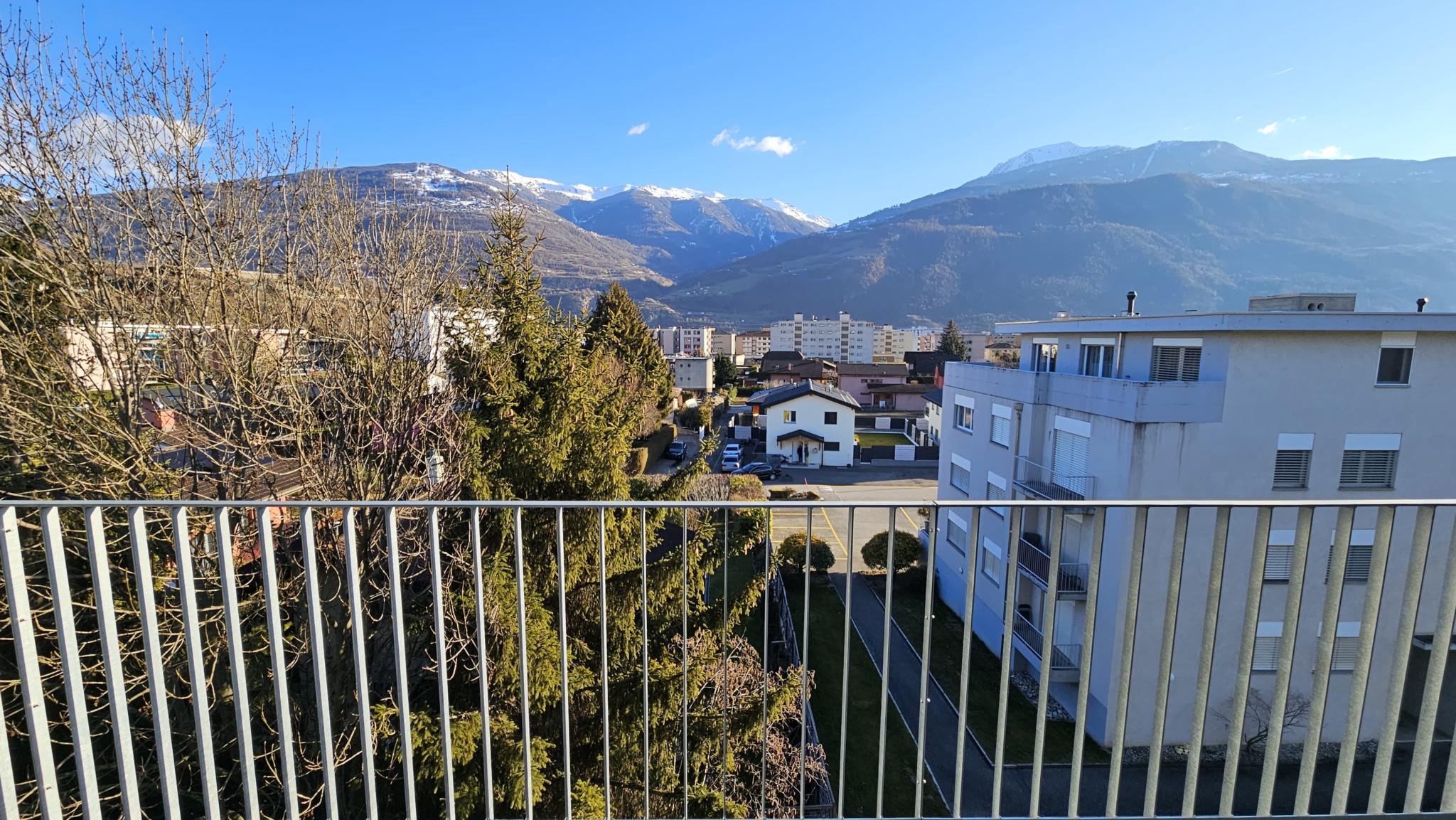 Balkon mit Bergblick