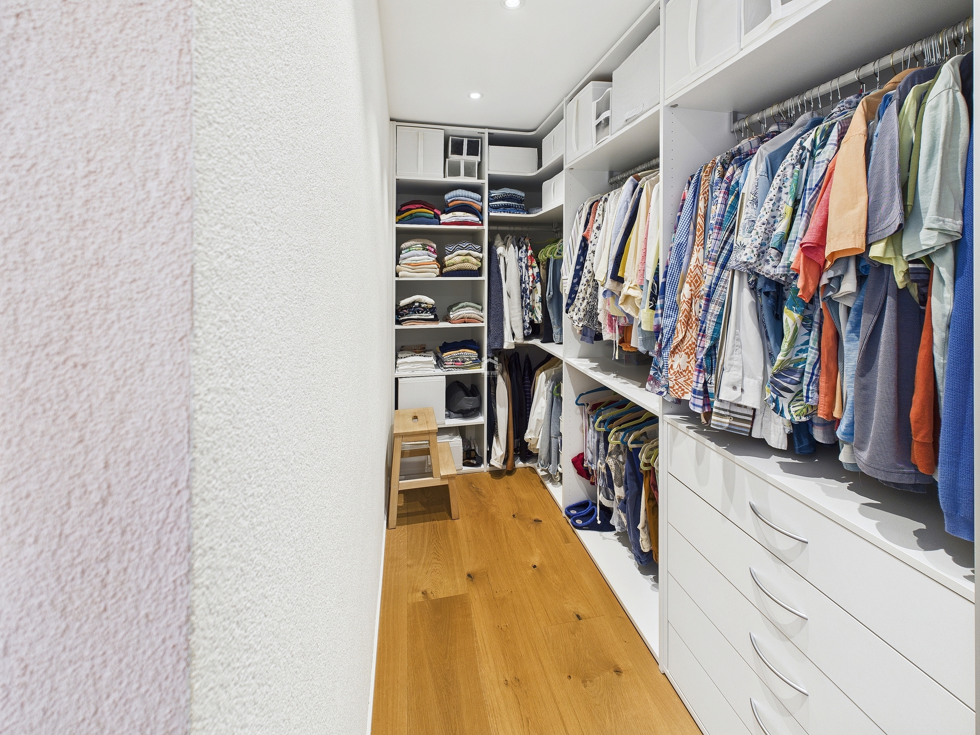 Begehbarer Kleiderschrank