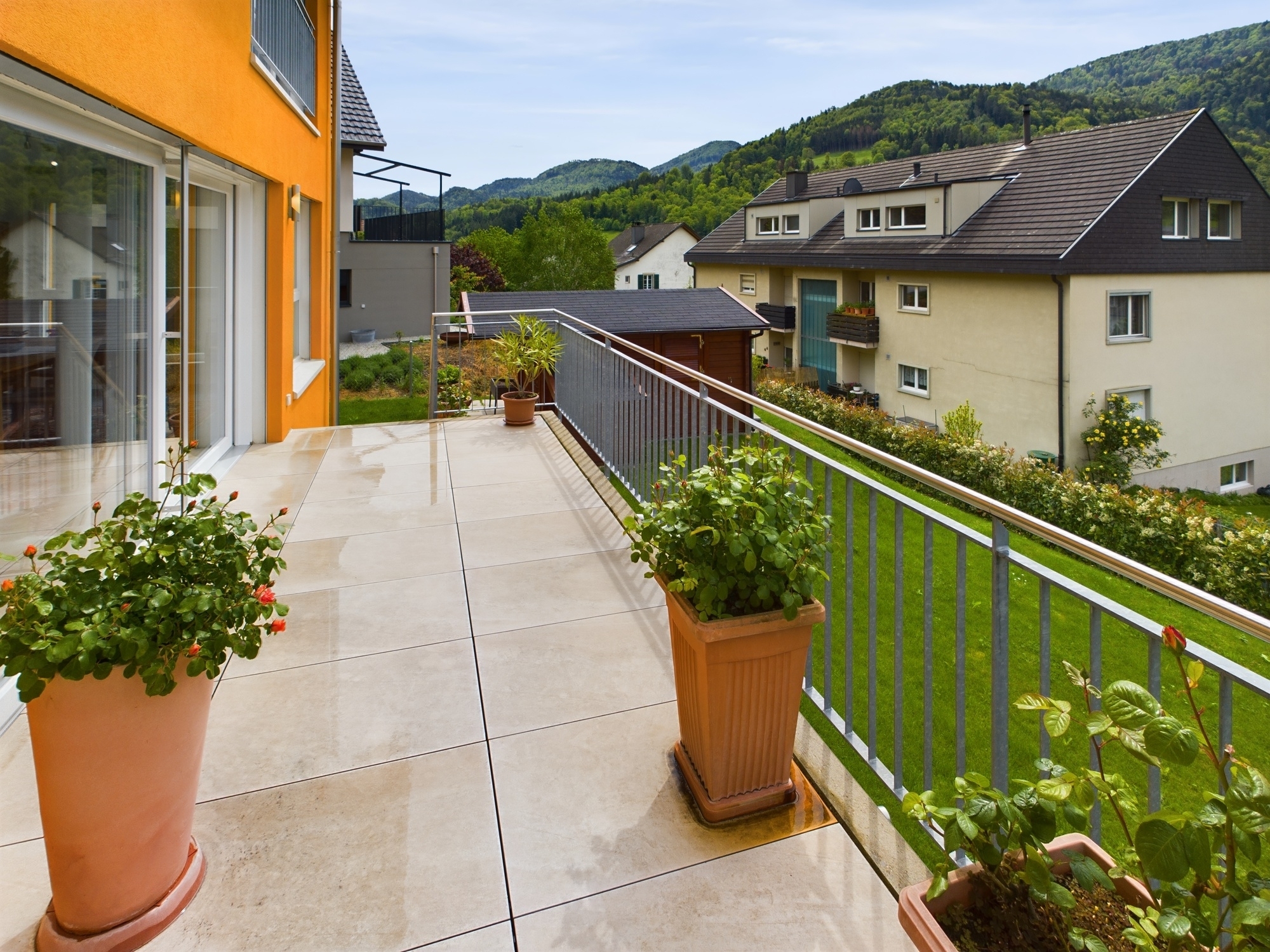 Balkon mit Bergblick
