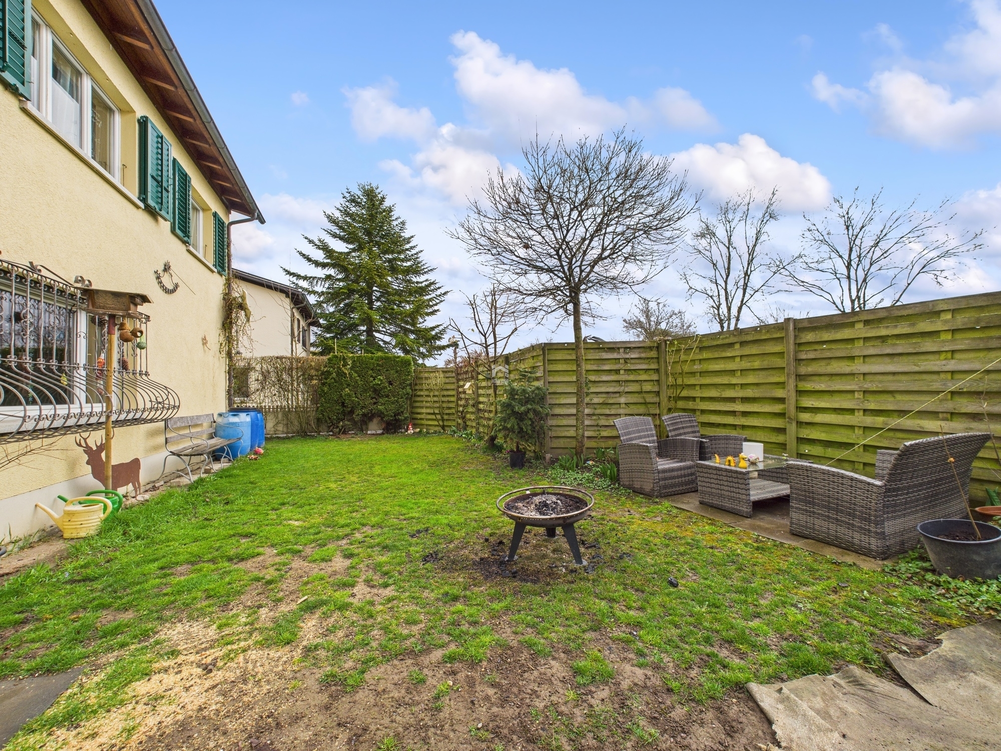Garten mit Sitzbereich