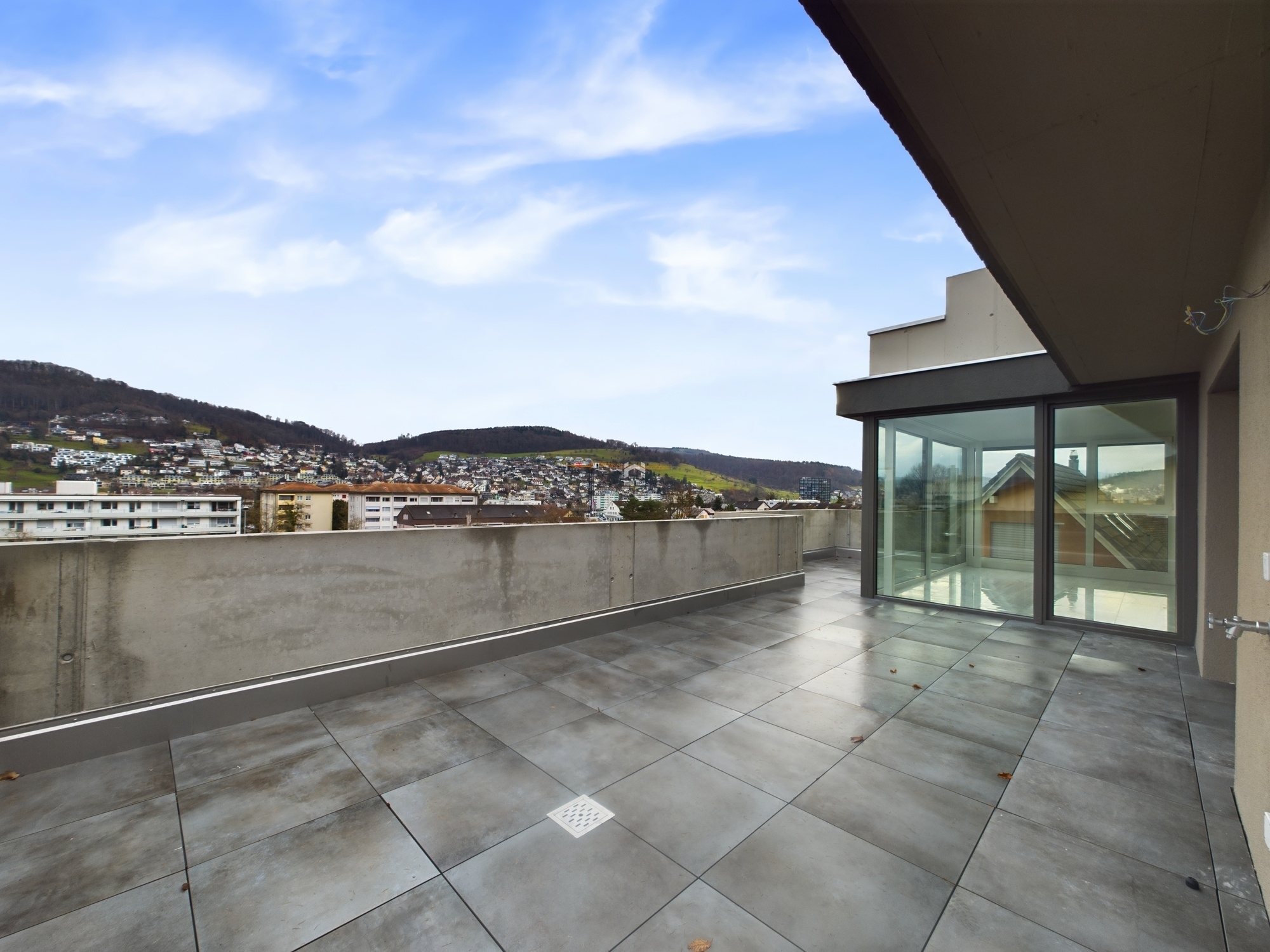 Große Dachterrasse mit Panoramablick