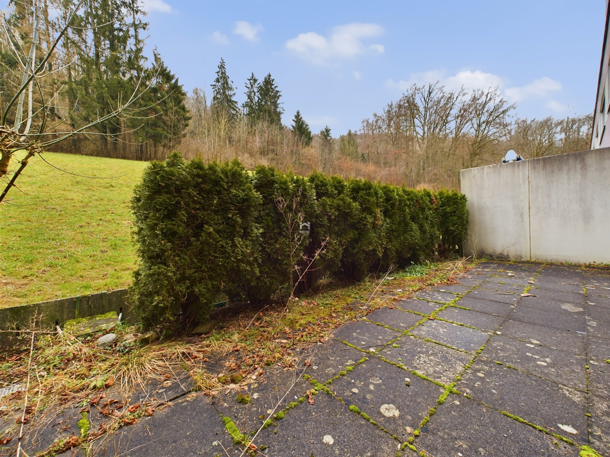 Terrassen- bzw. Gartenbereich mit Blick ins Grüne