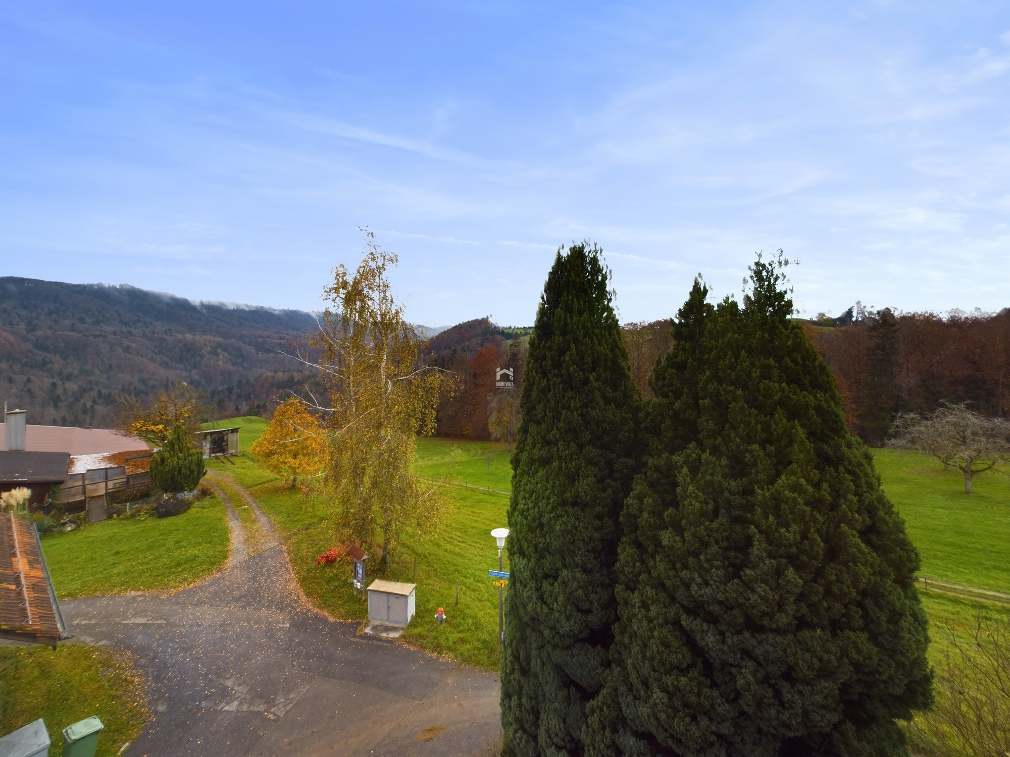 Landschaftlicher Ausblick über Grundstück und Tal