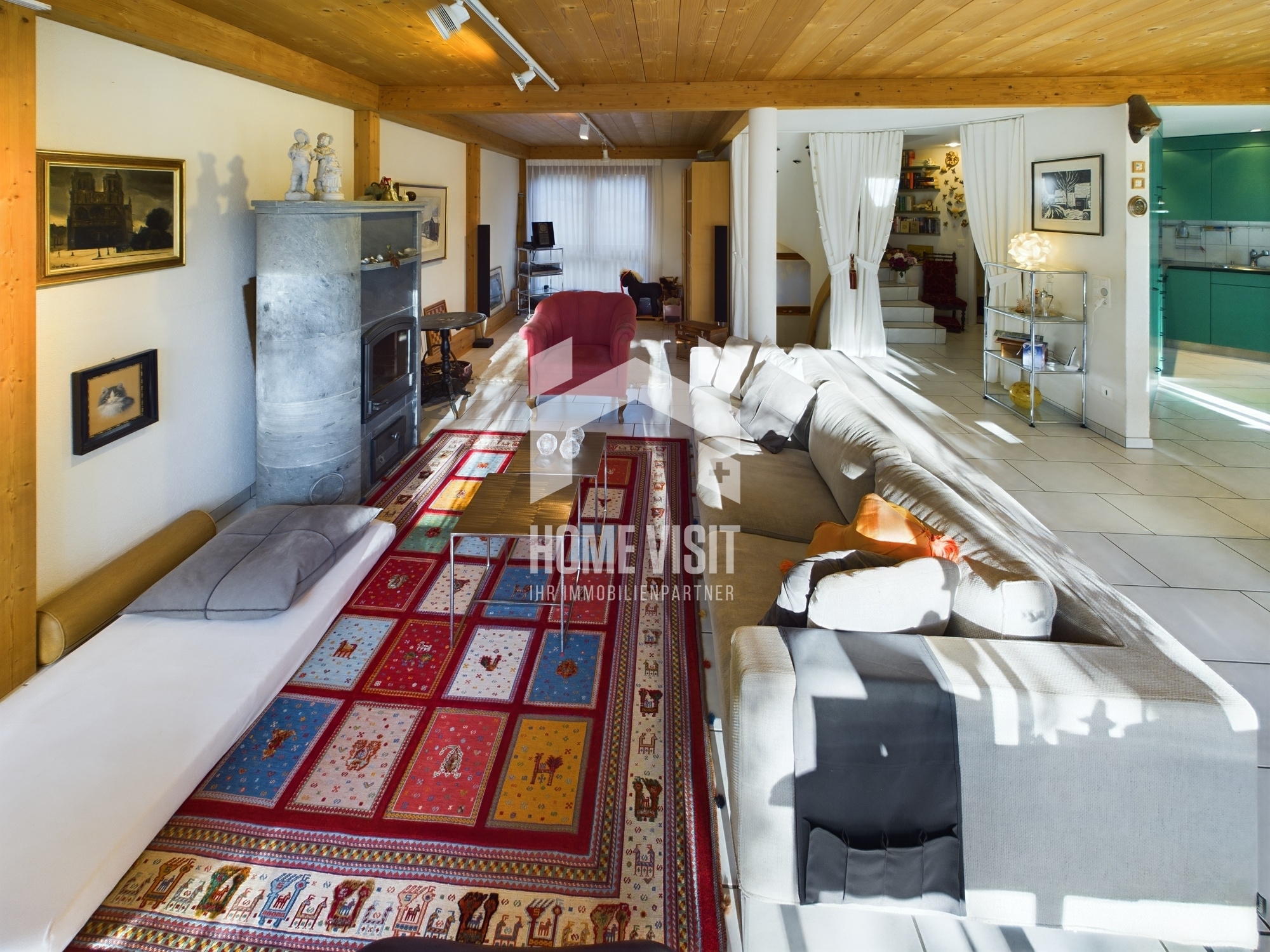 Wohnzimmer mit offenem Grundriss