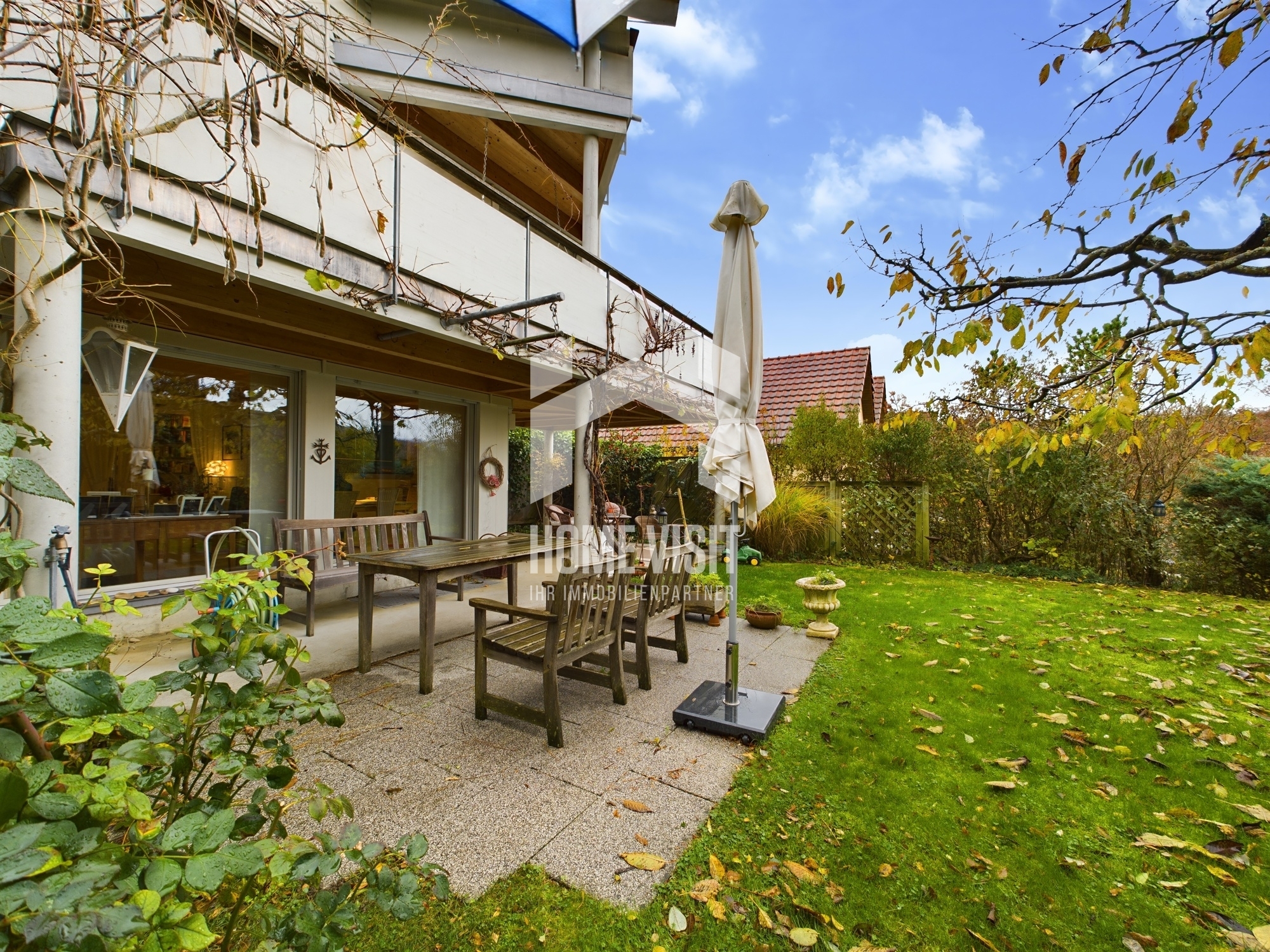 Garten-Terrasse mit Sitzgruppe
