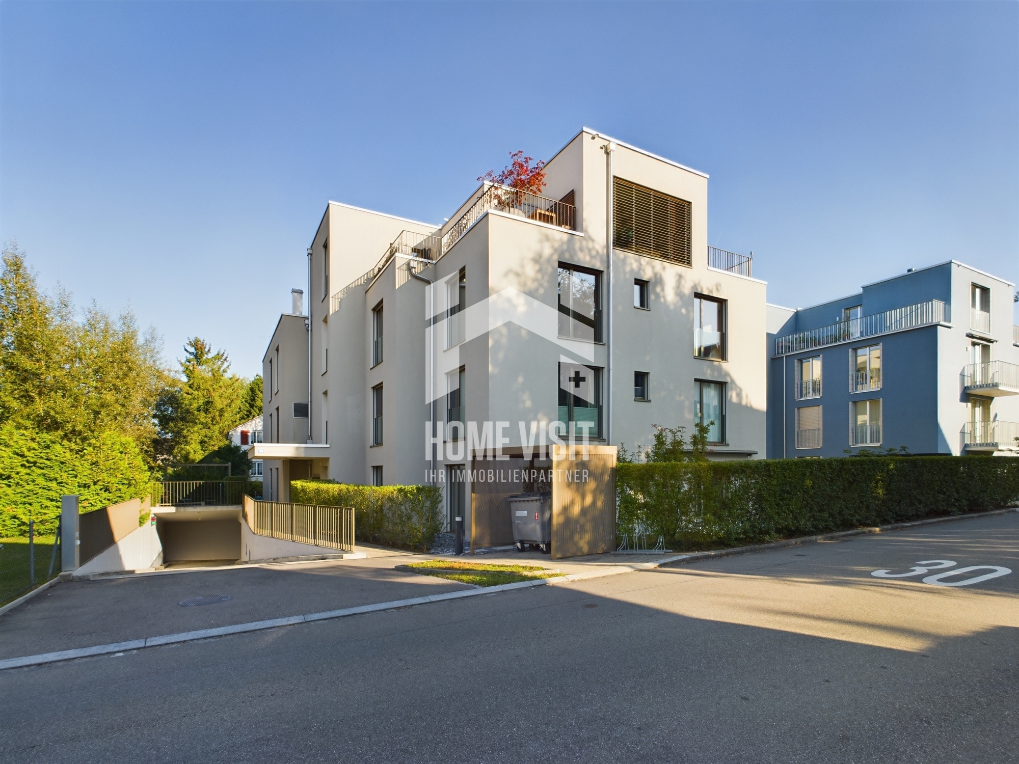 Modernes Mehrfamilienhaus mit Tiefgarage