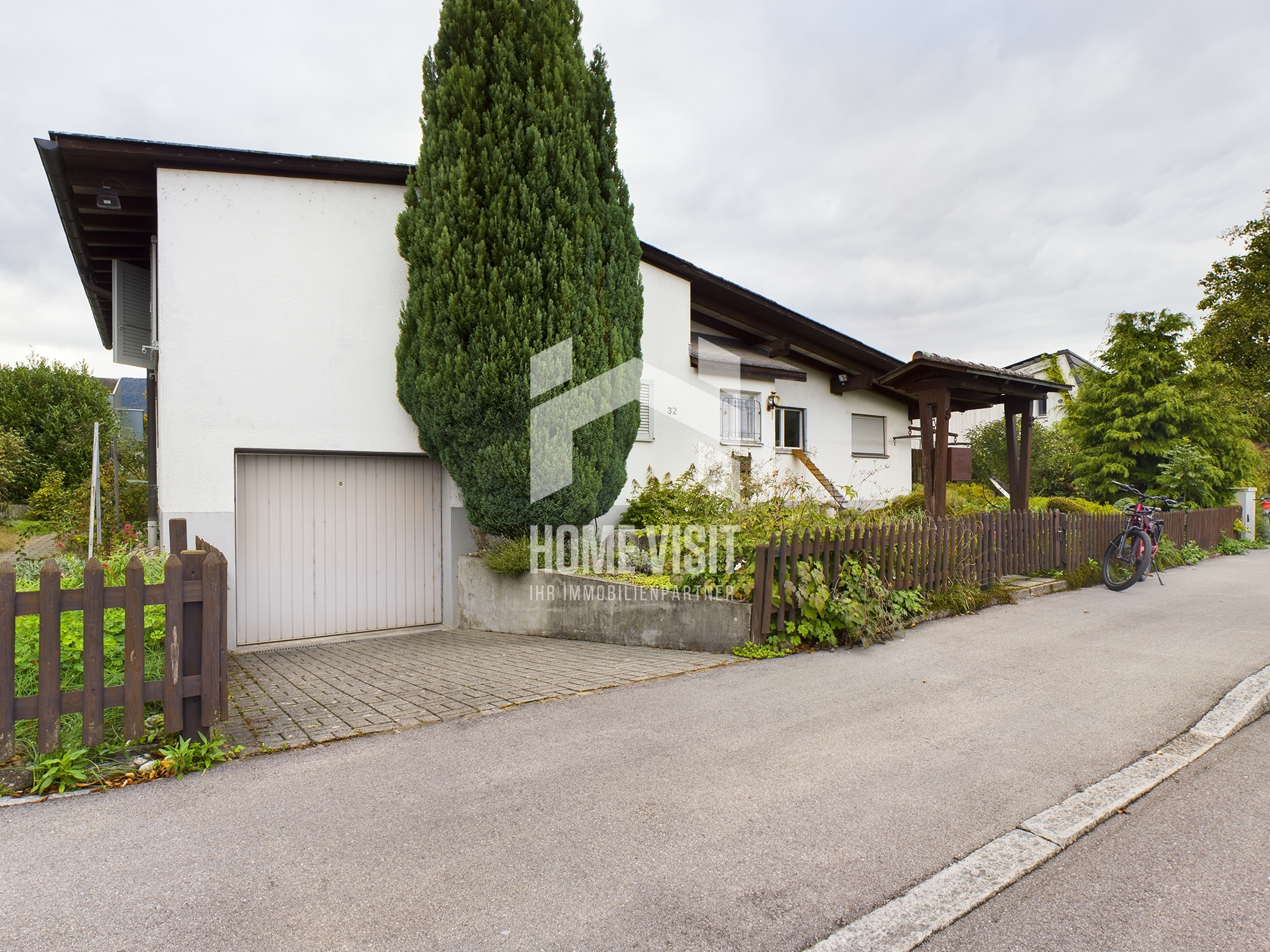 Einfamilienhaus an einer ruhigen Straße